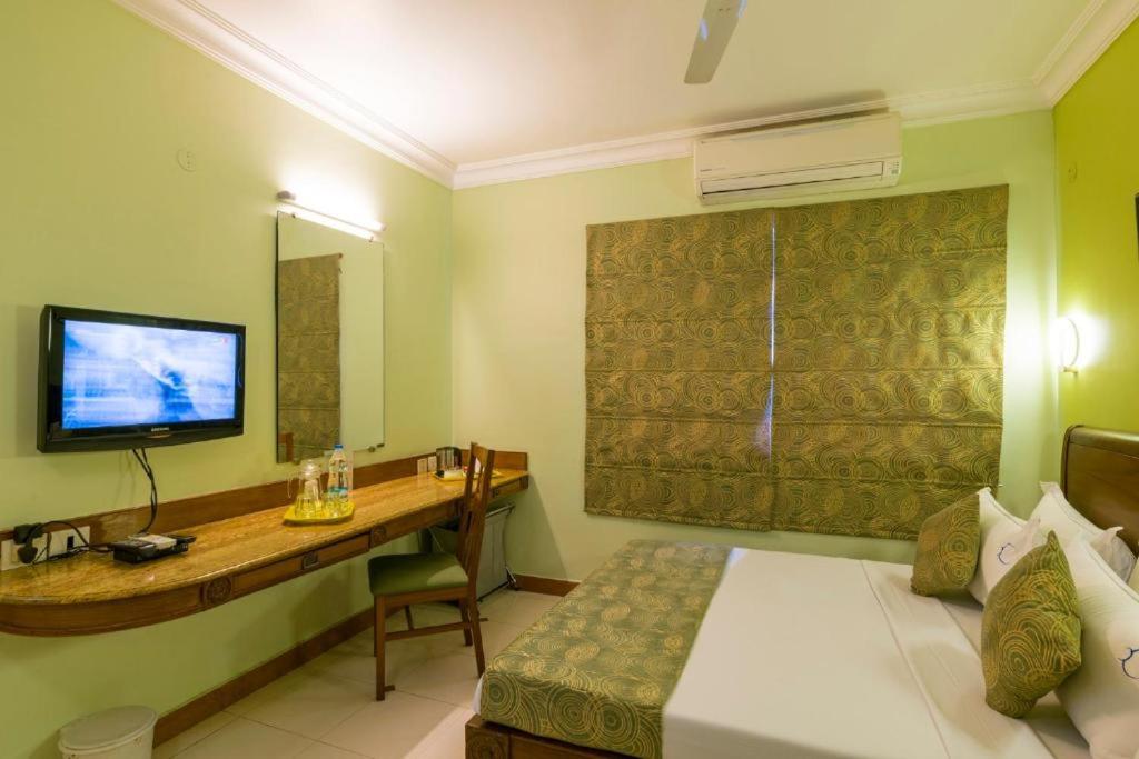 Deluxe Double or Twin Room - Photo 11