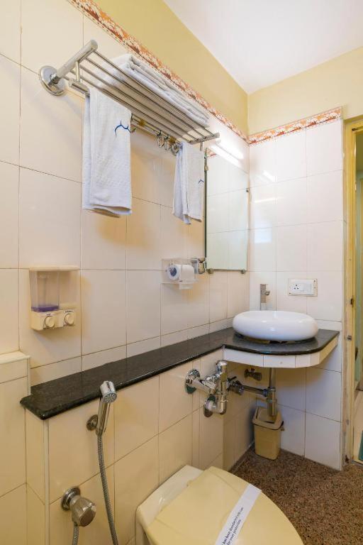 Deluxe Double or Twin Room - Photo 12