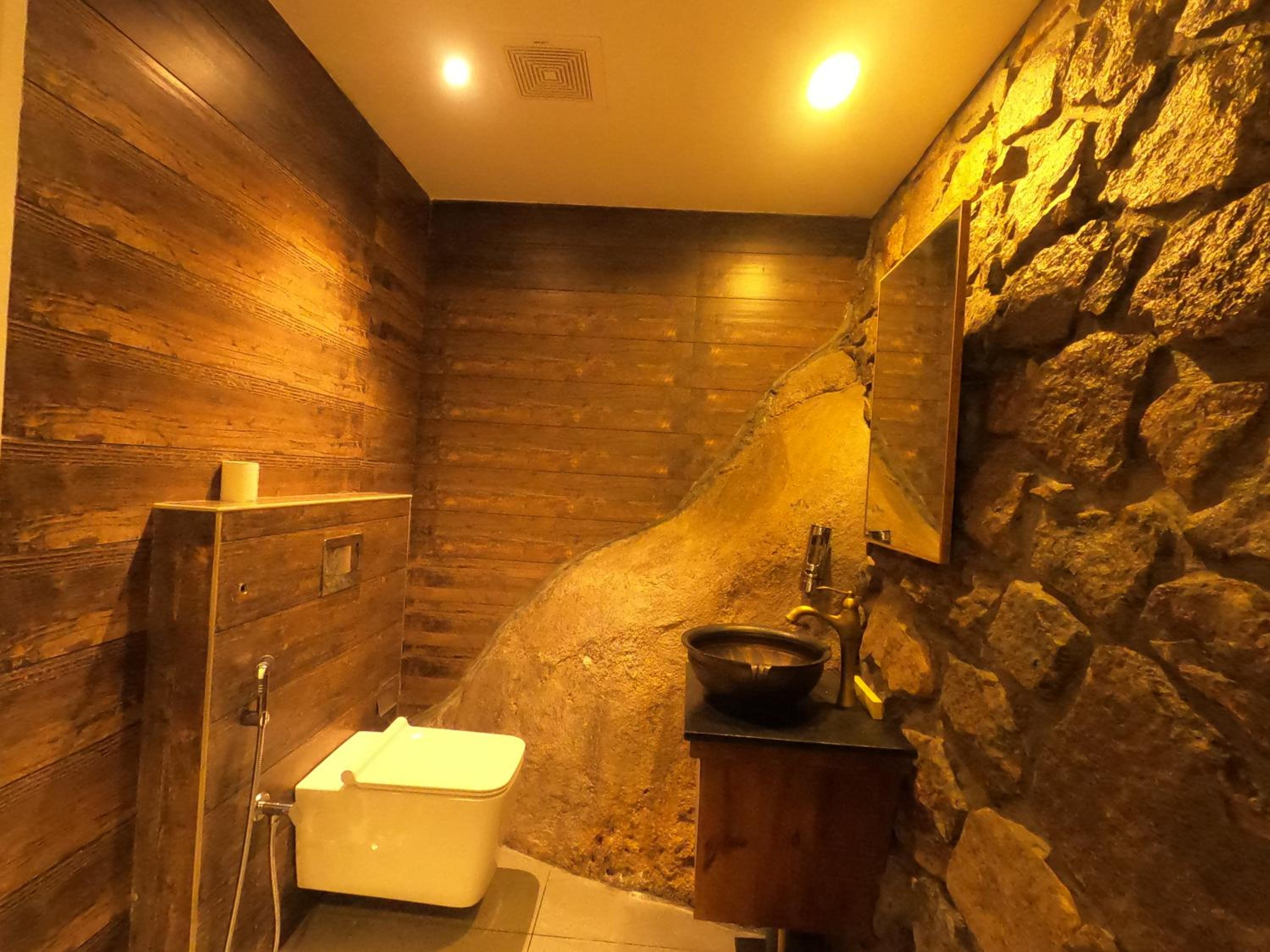 Junior Suite with Balcony - Photo 16