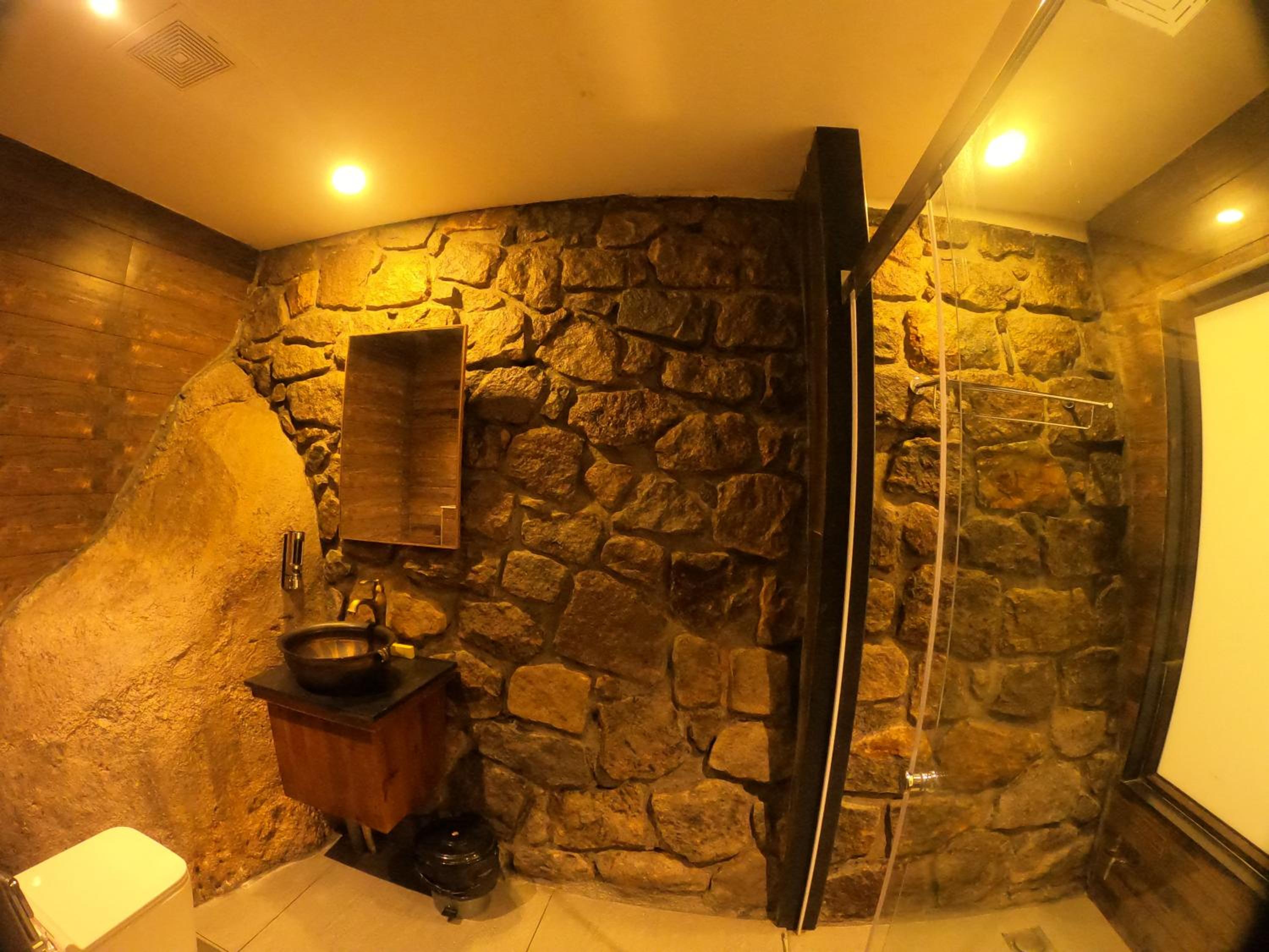 Junior Suite with Balcony - Photo 13