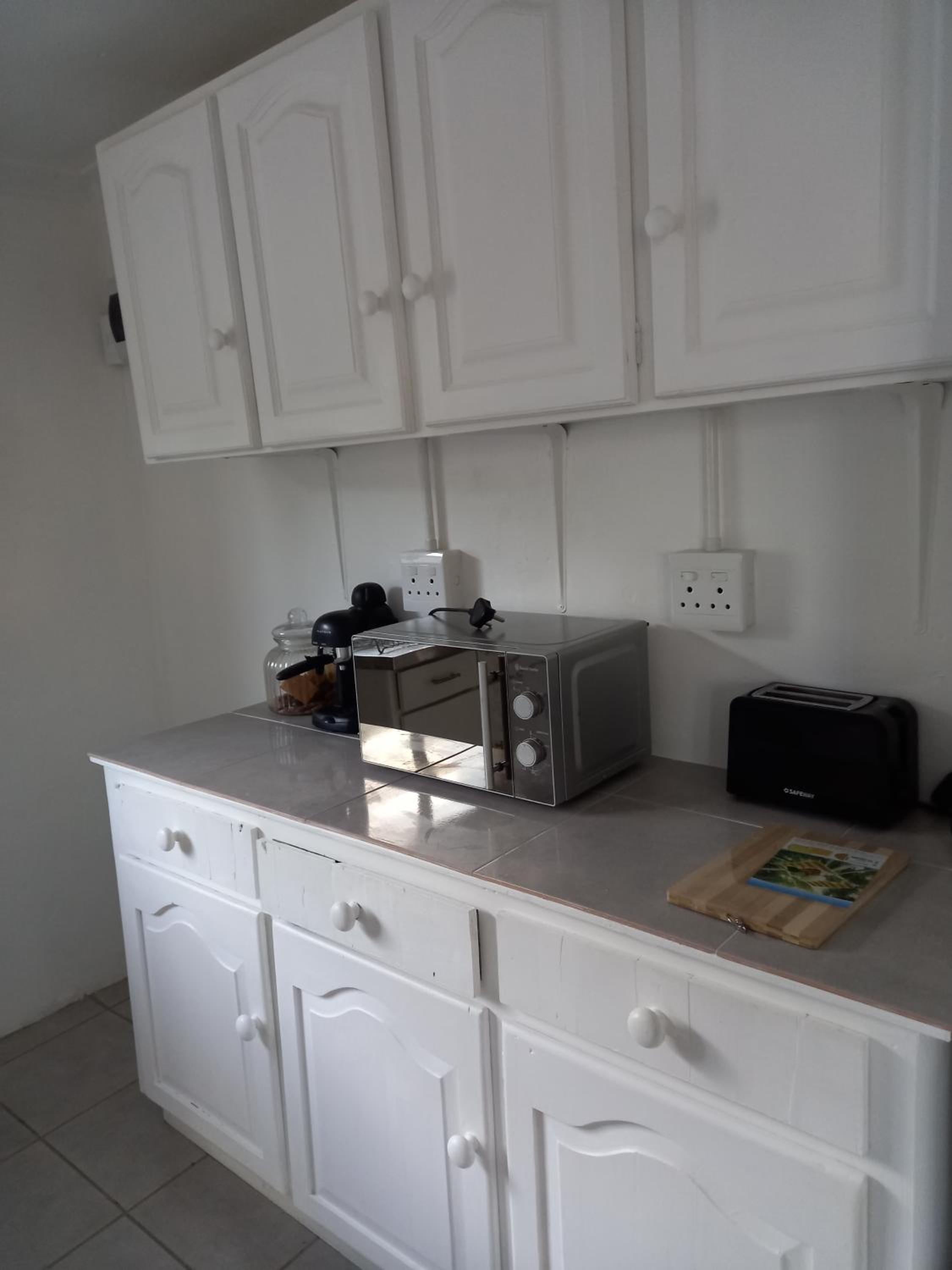 Two-Bedroom House - Photo 12