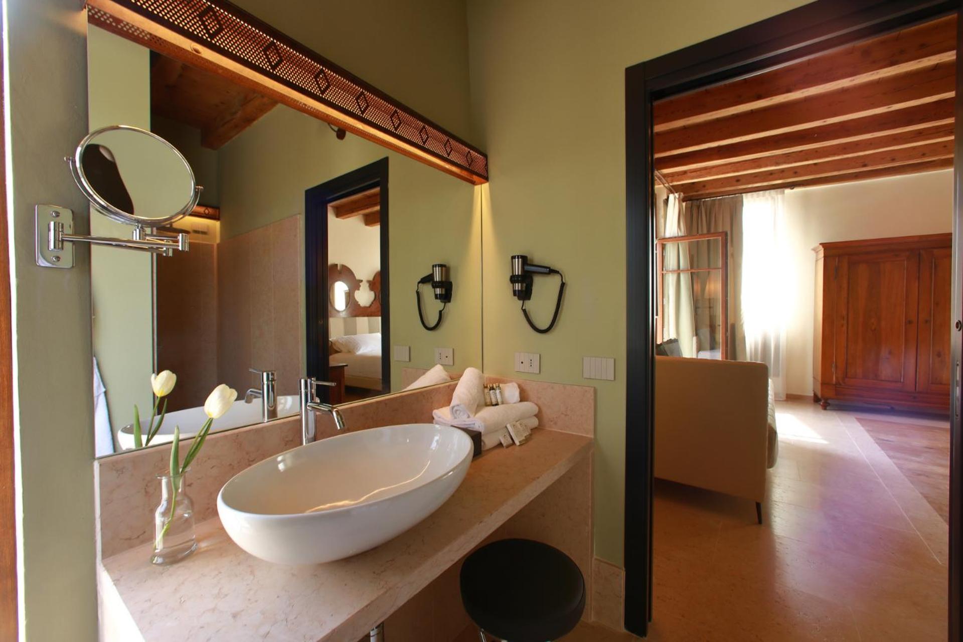 Suite with River View - Photo 2