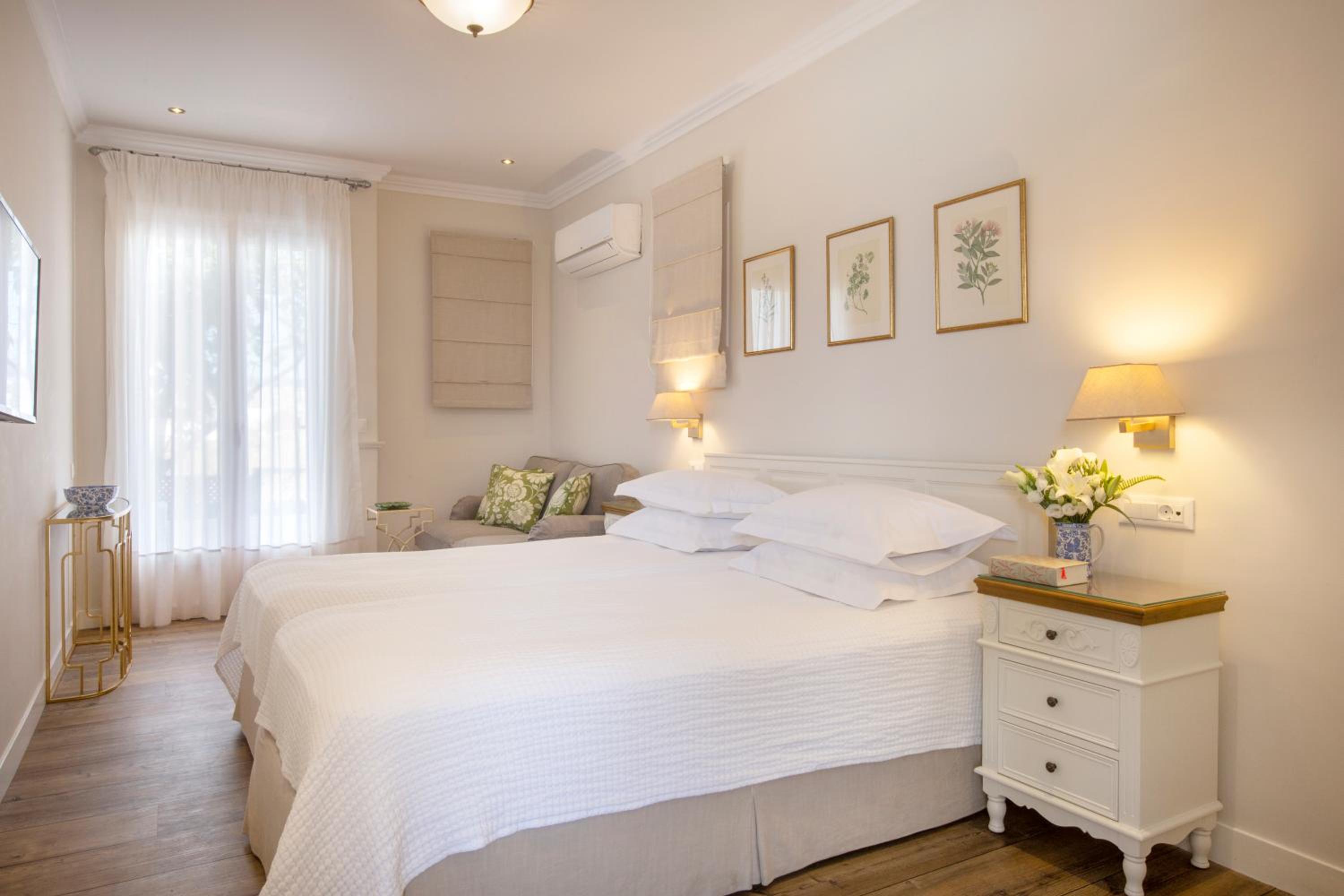 Standard Twin Room - Photo 30
