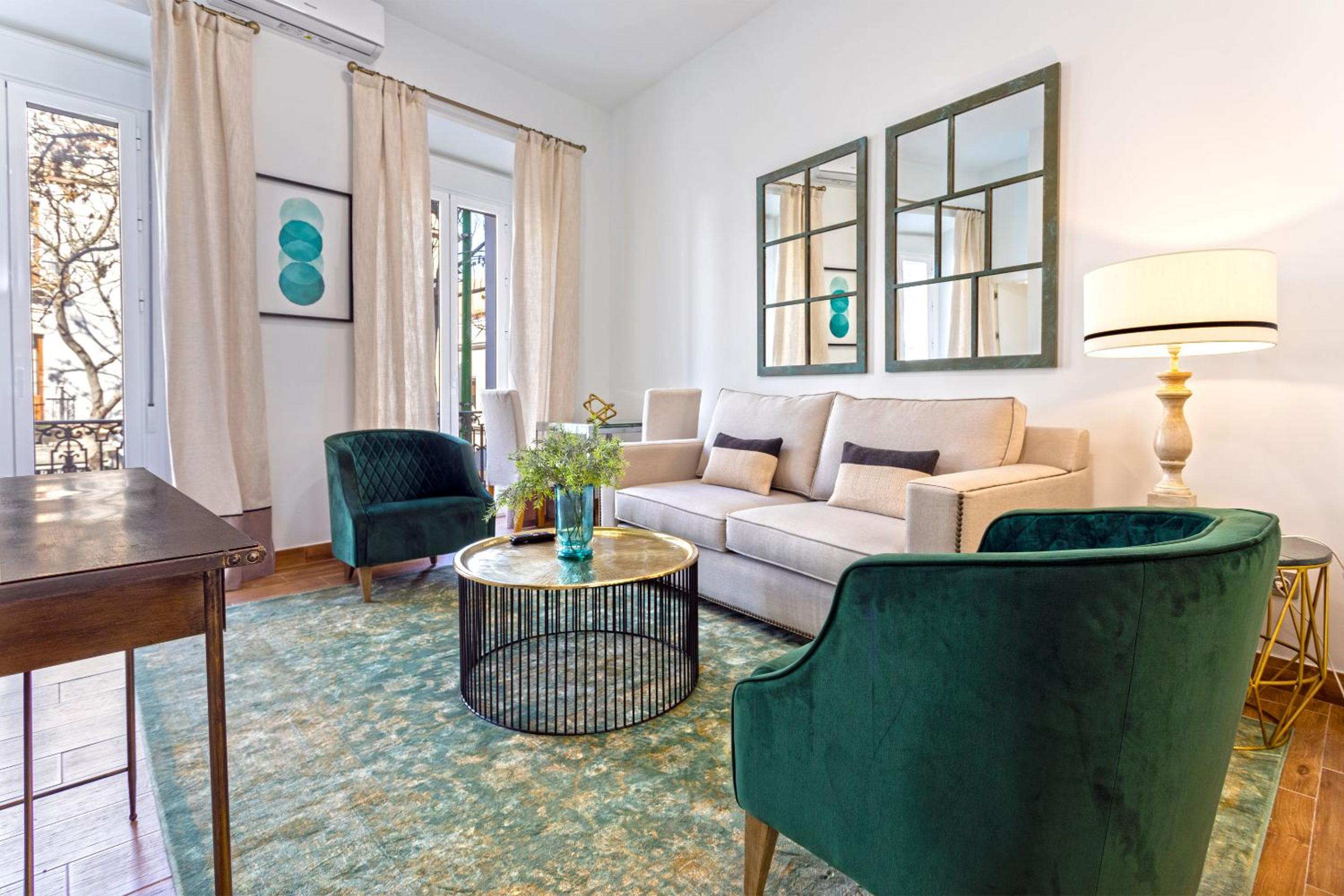 One-Bedroom Apartment - Photo 1