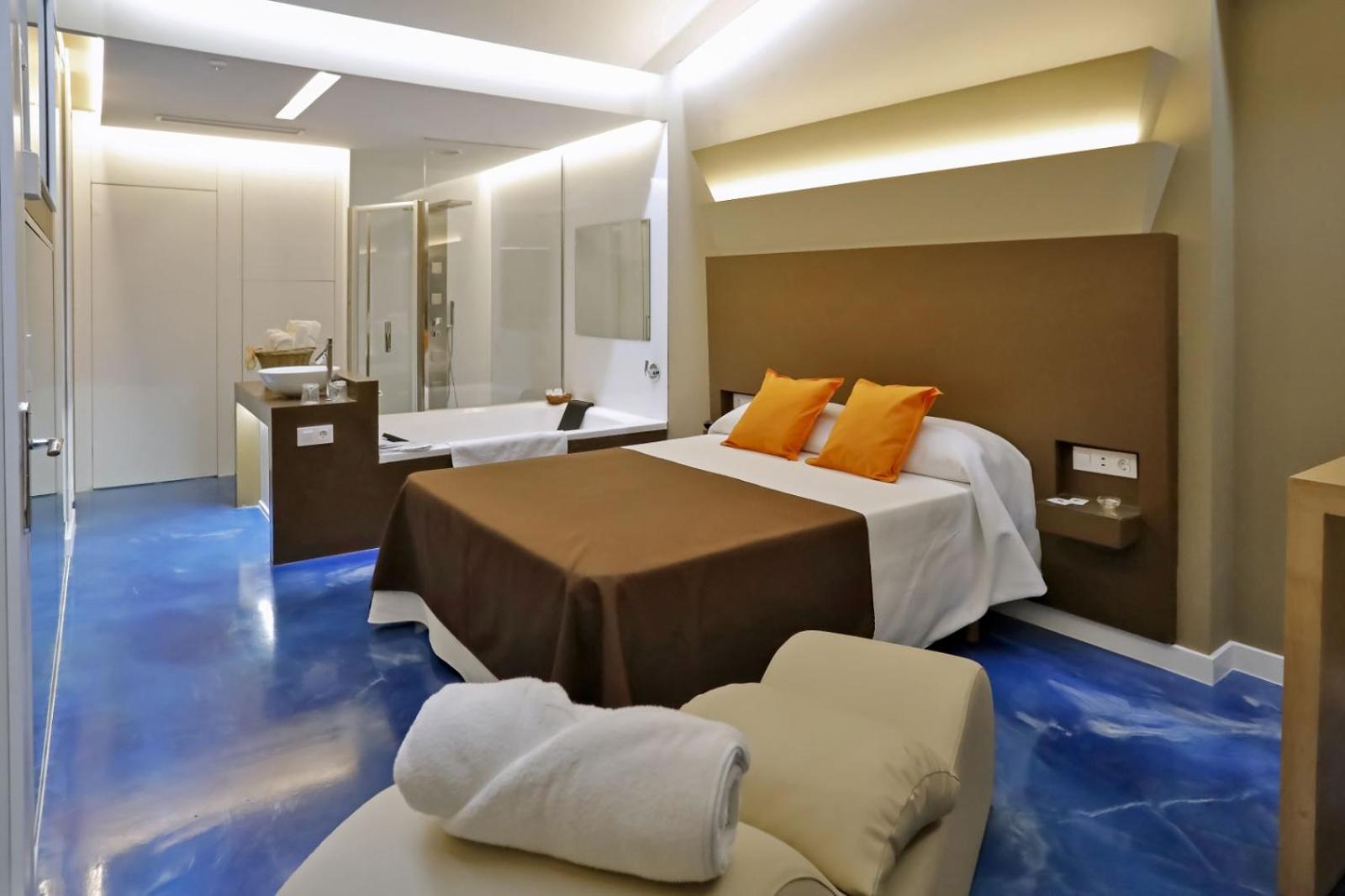 Suite - Photo 1