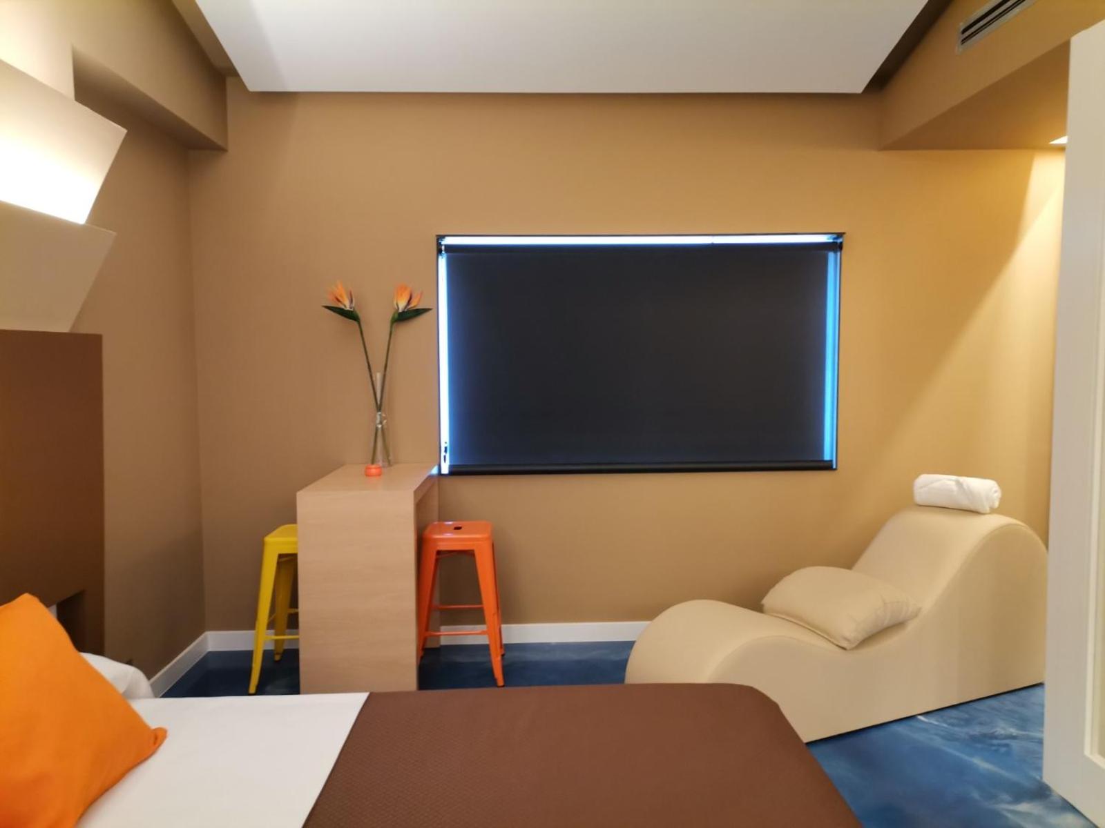 Suite - Photo 15