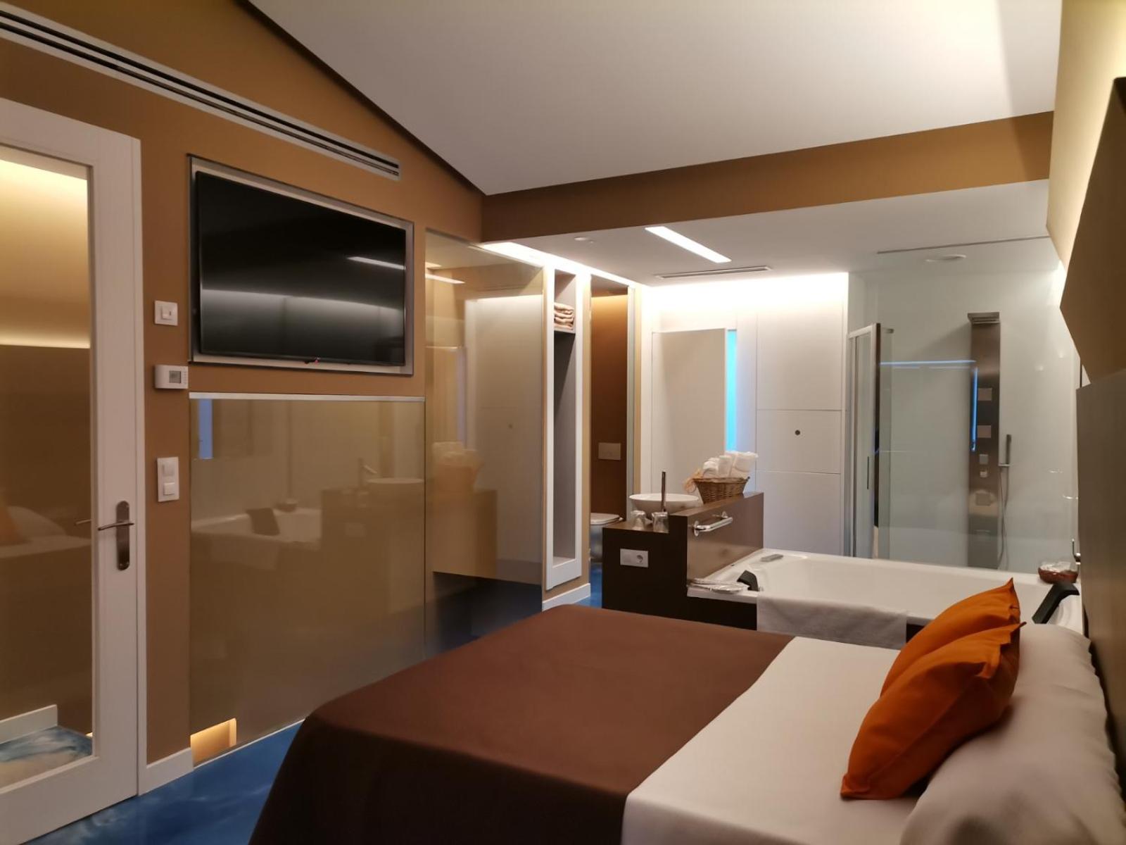Suite - Photo 11