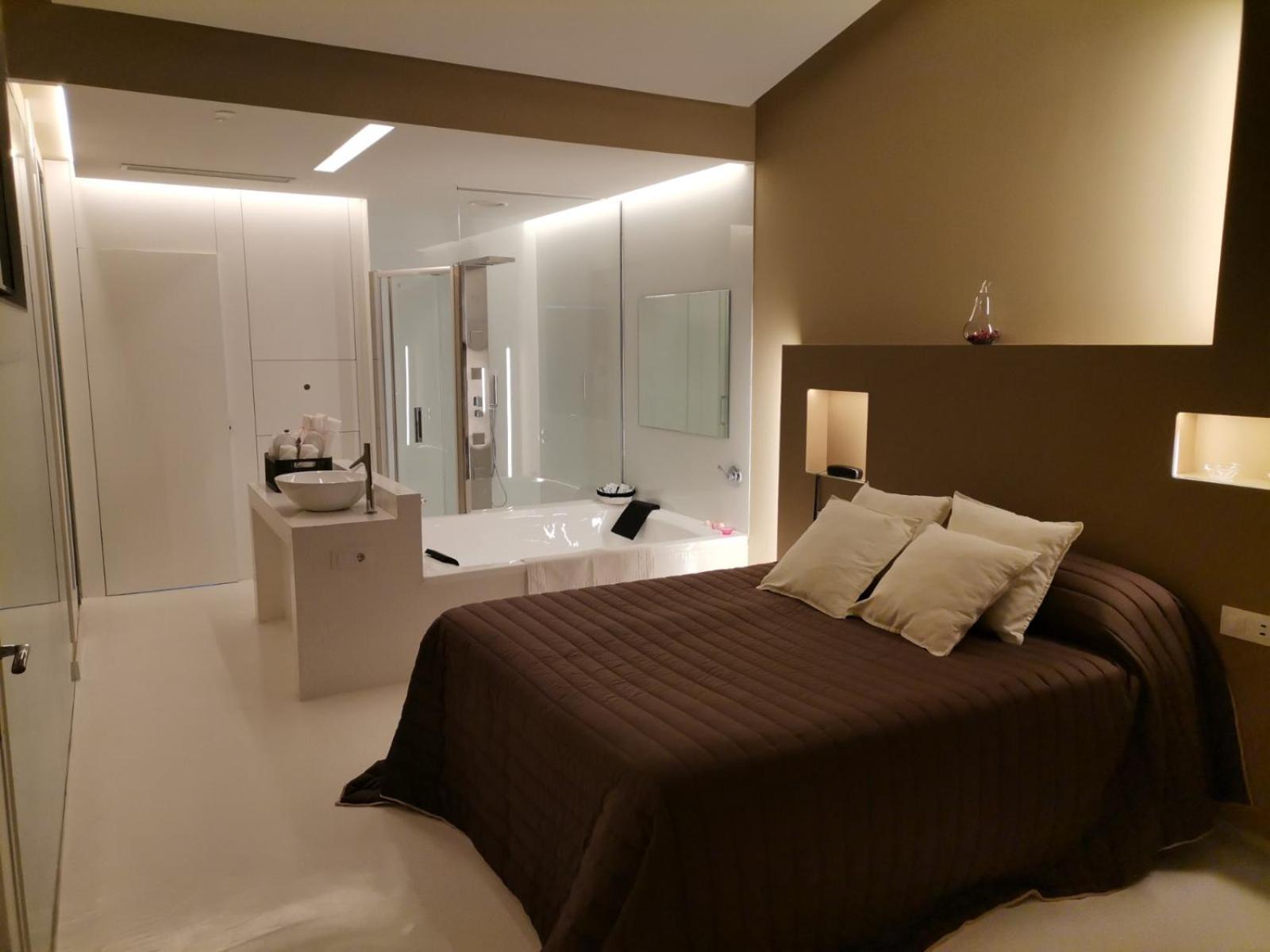 Suite - Photo 10