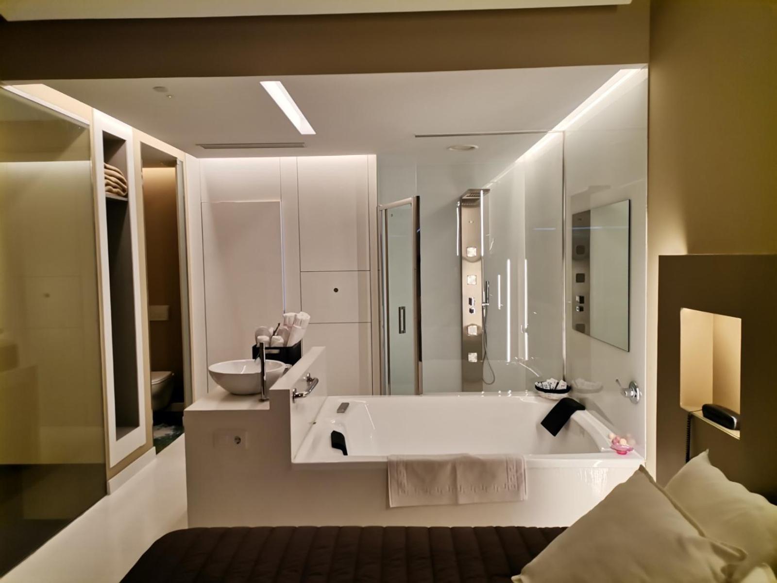 Suite - Photo 3
