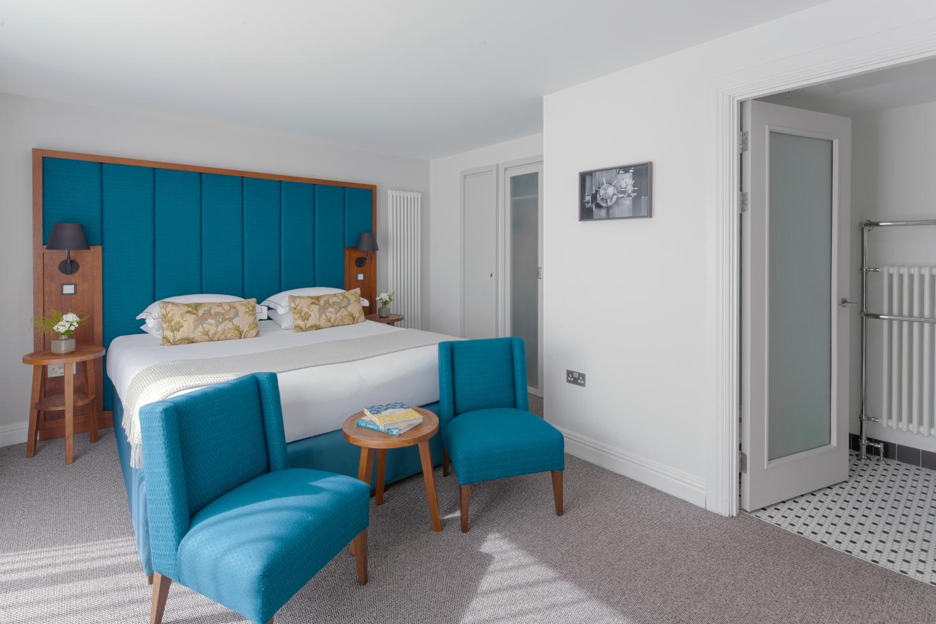 Deluxe One Bedroom Apartment With Balcony