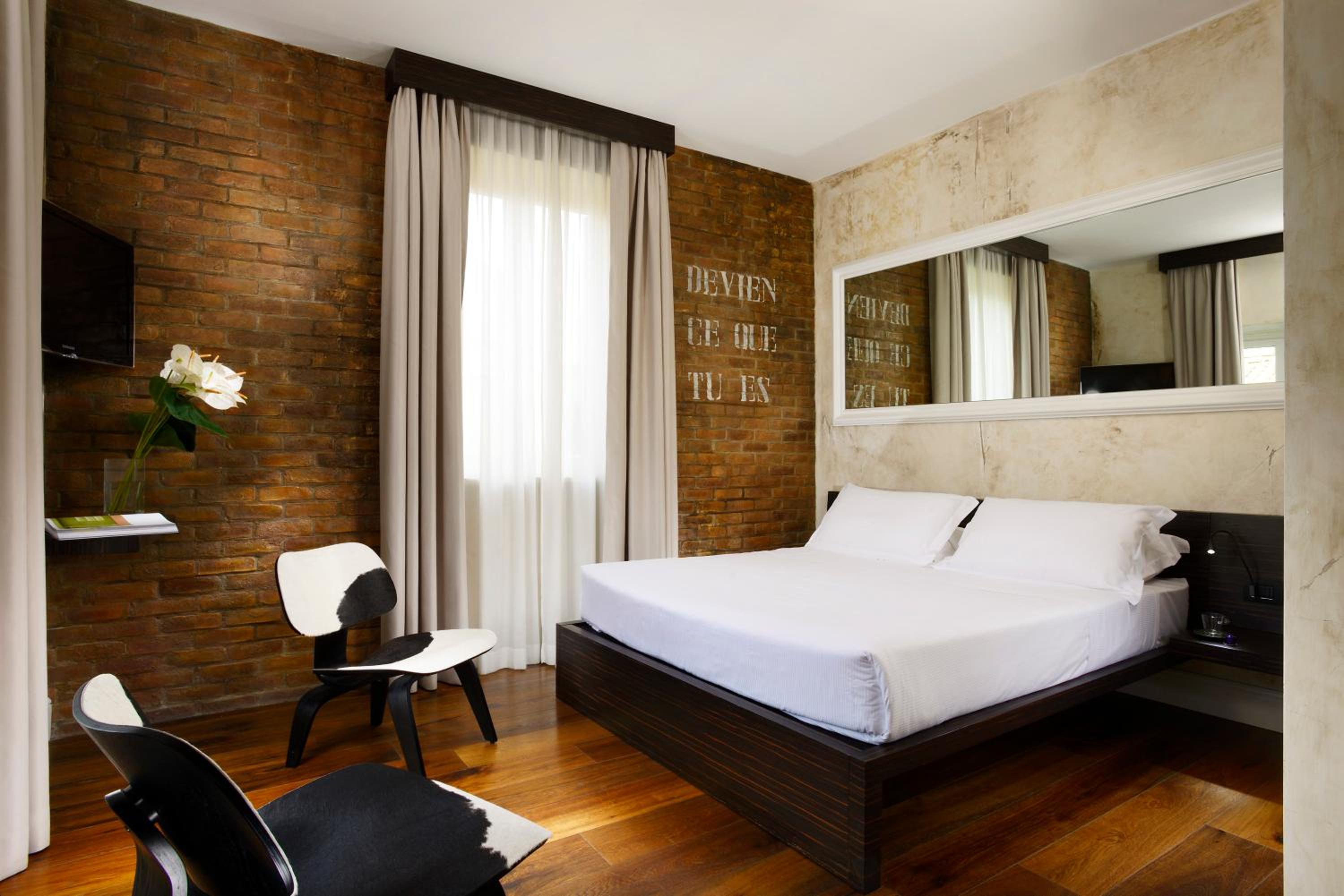 Suite with Spa Bath photo 1