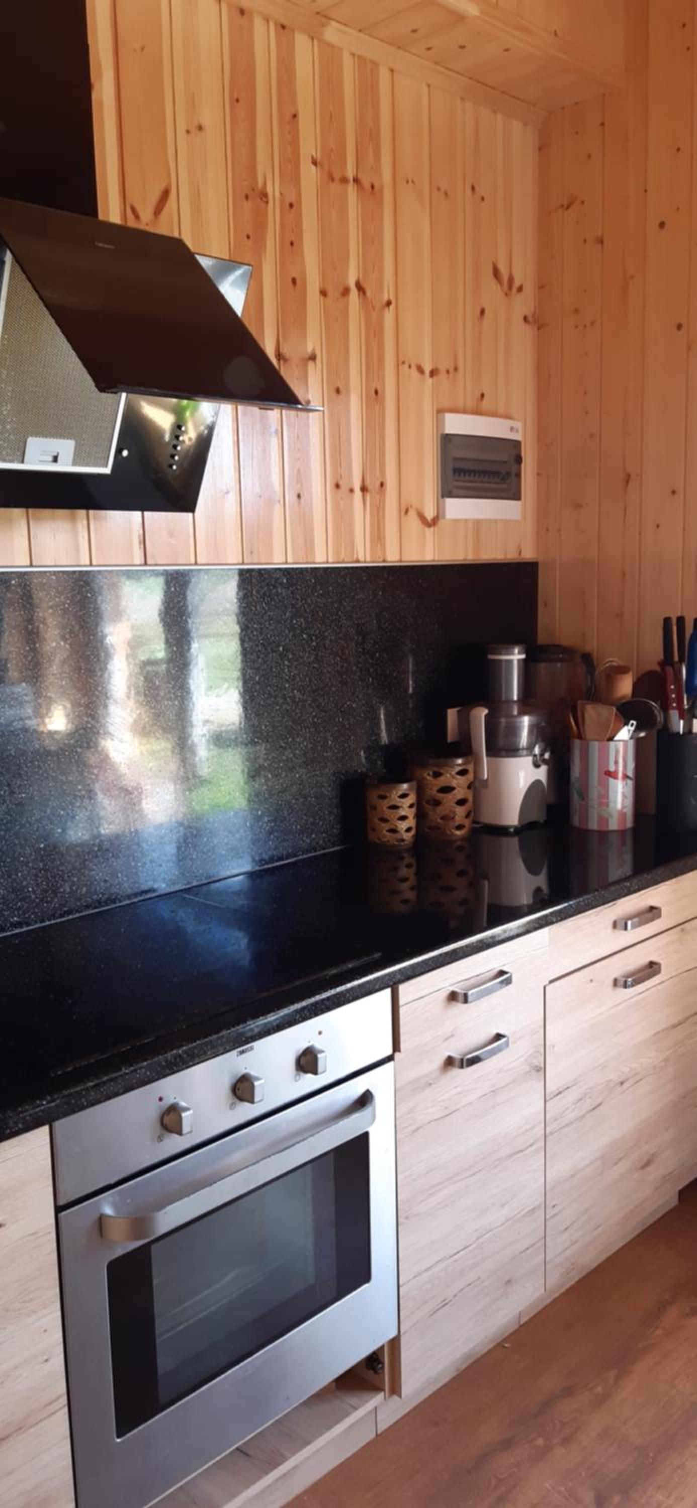 Six-Bedroom House - Photo 24