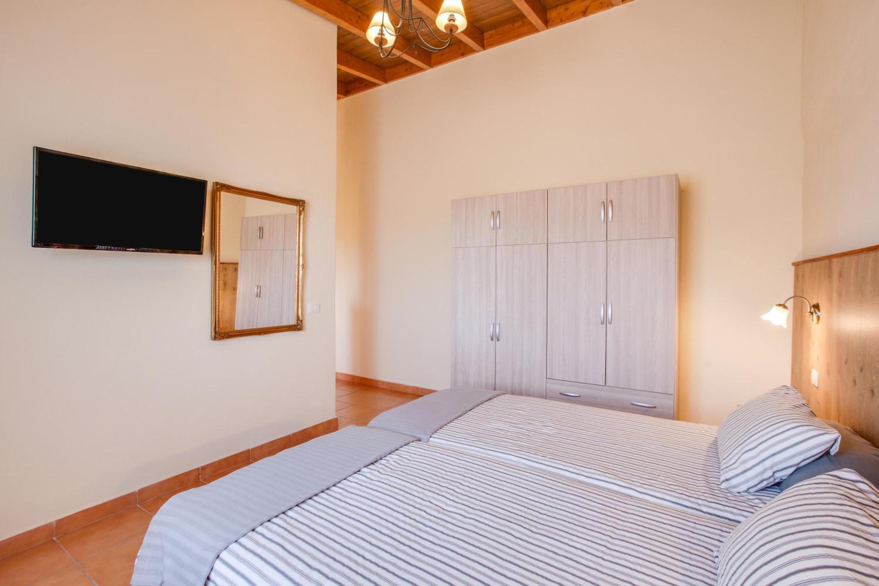 One-Bedroom House - Photo 18