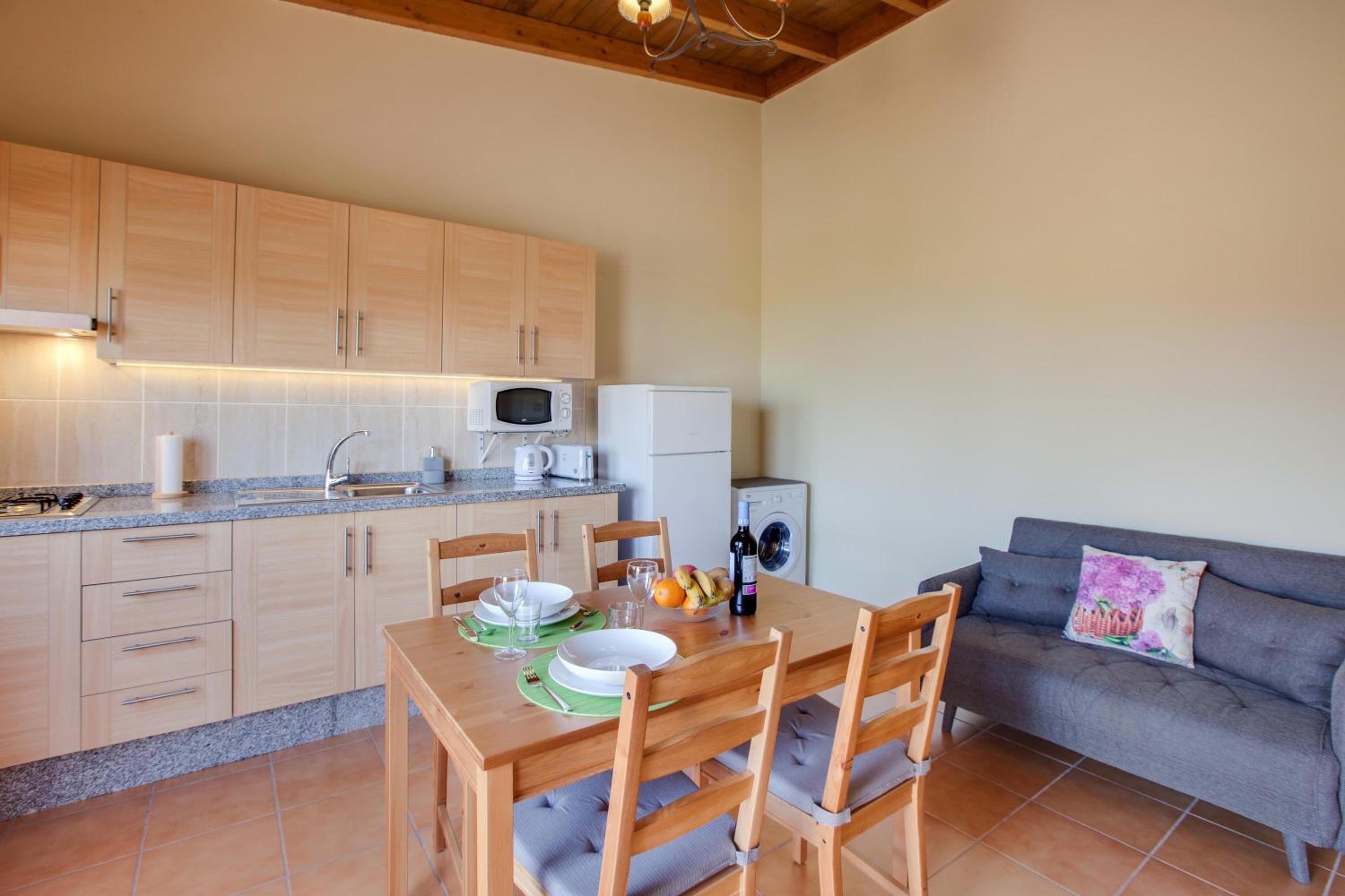 One-Bedroom House - Photo 14