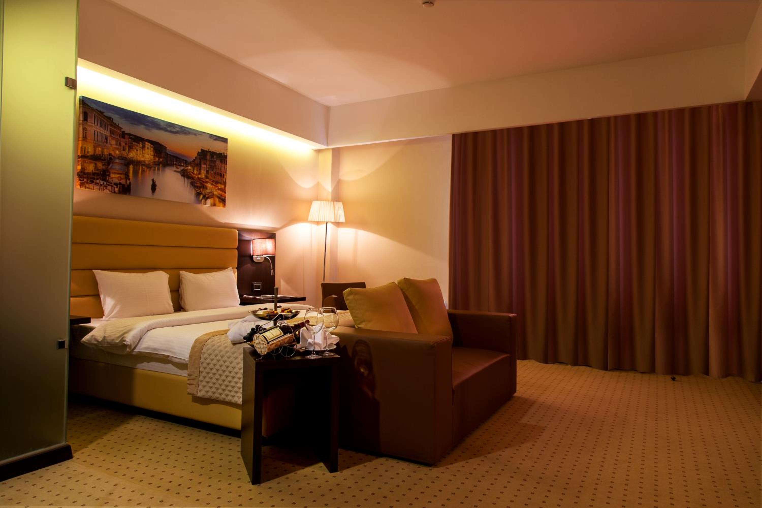Deluxe Junior Suite photo 2
