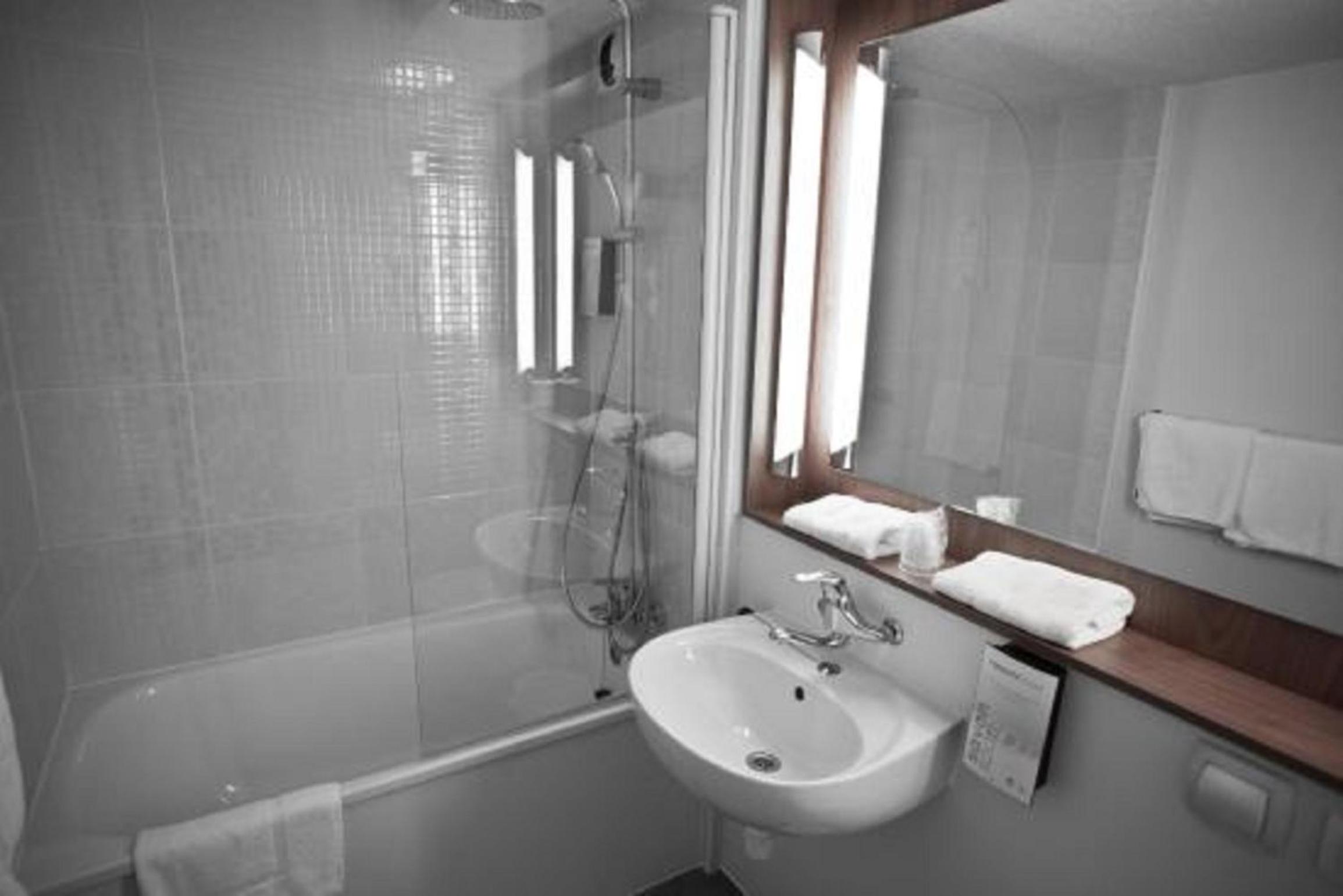 Standard Double Room - Photo 6