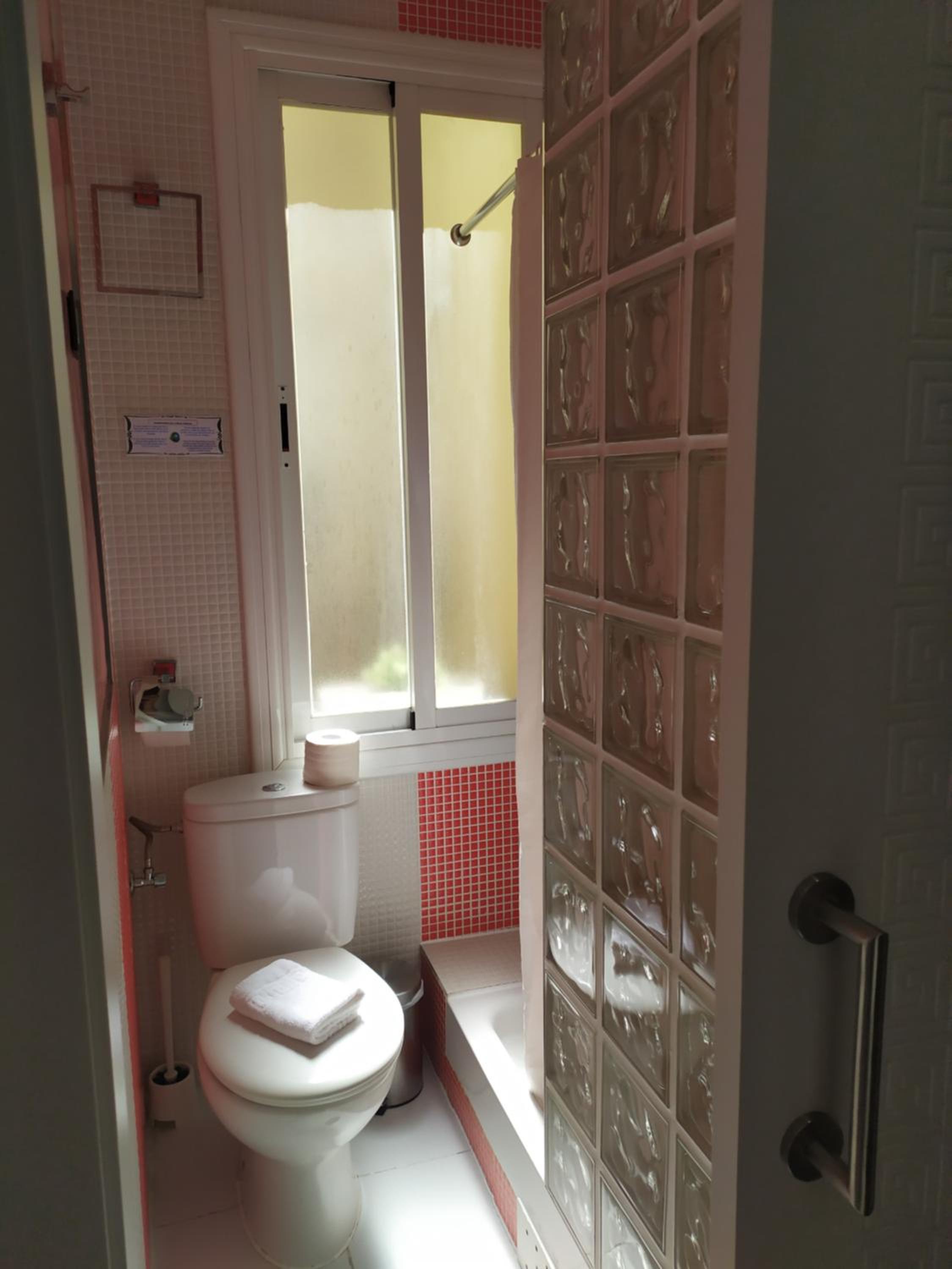 Small Double Room - Photo 8