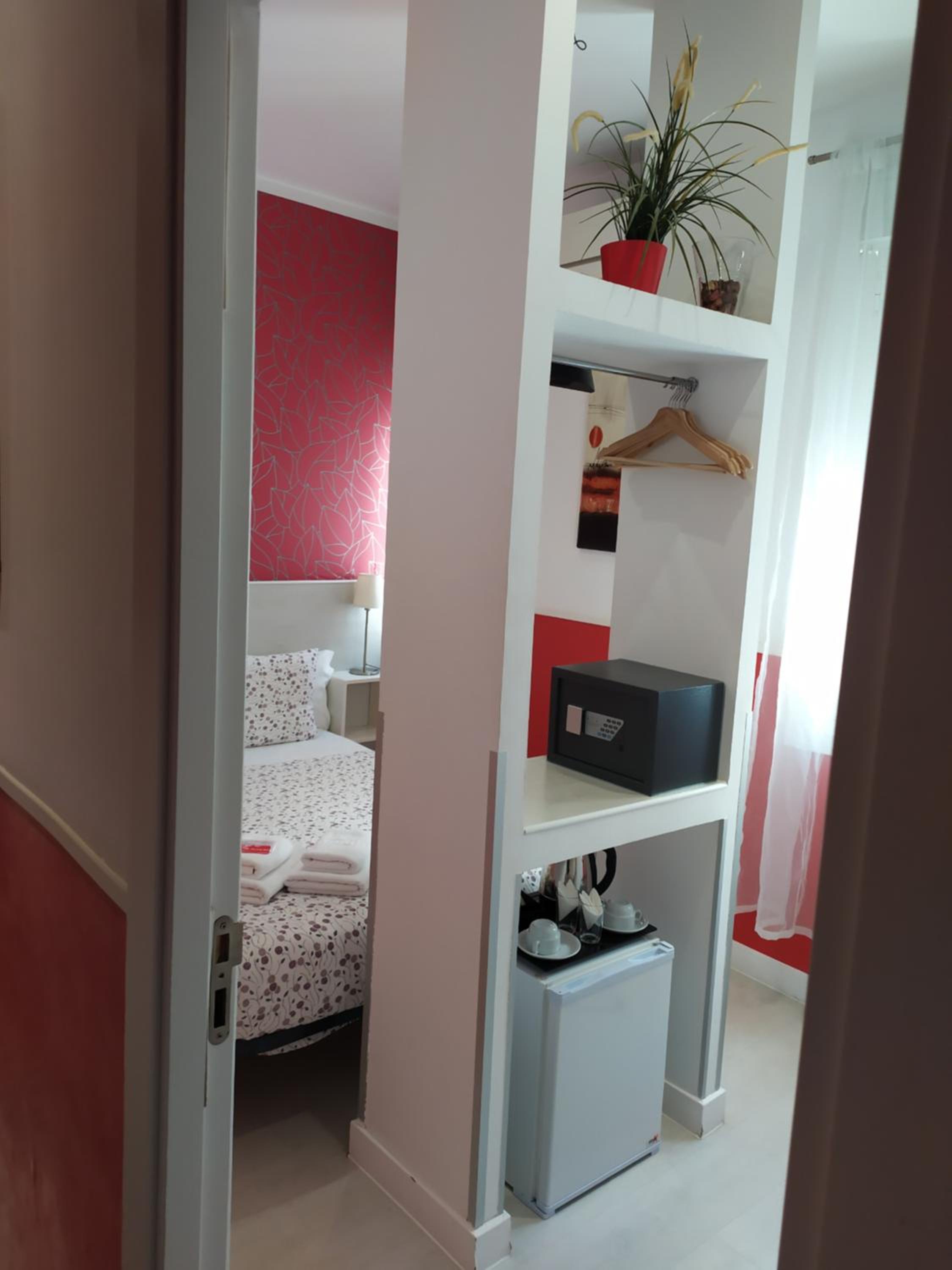 Small Double Room - Photo 17