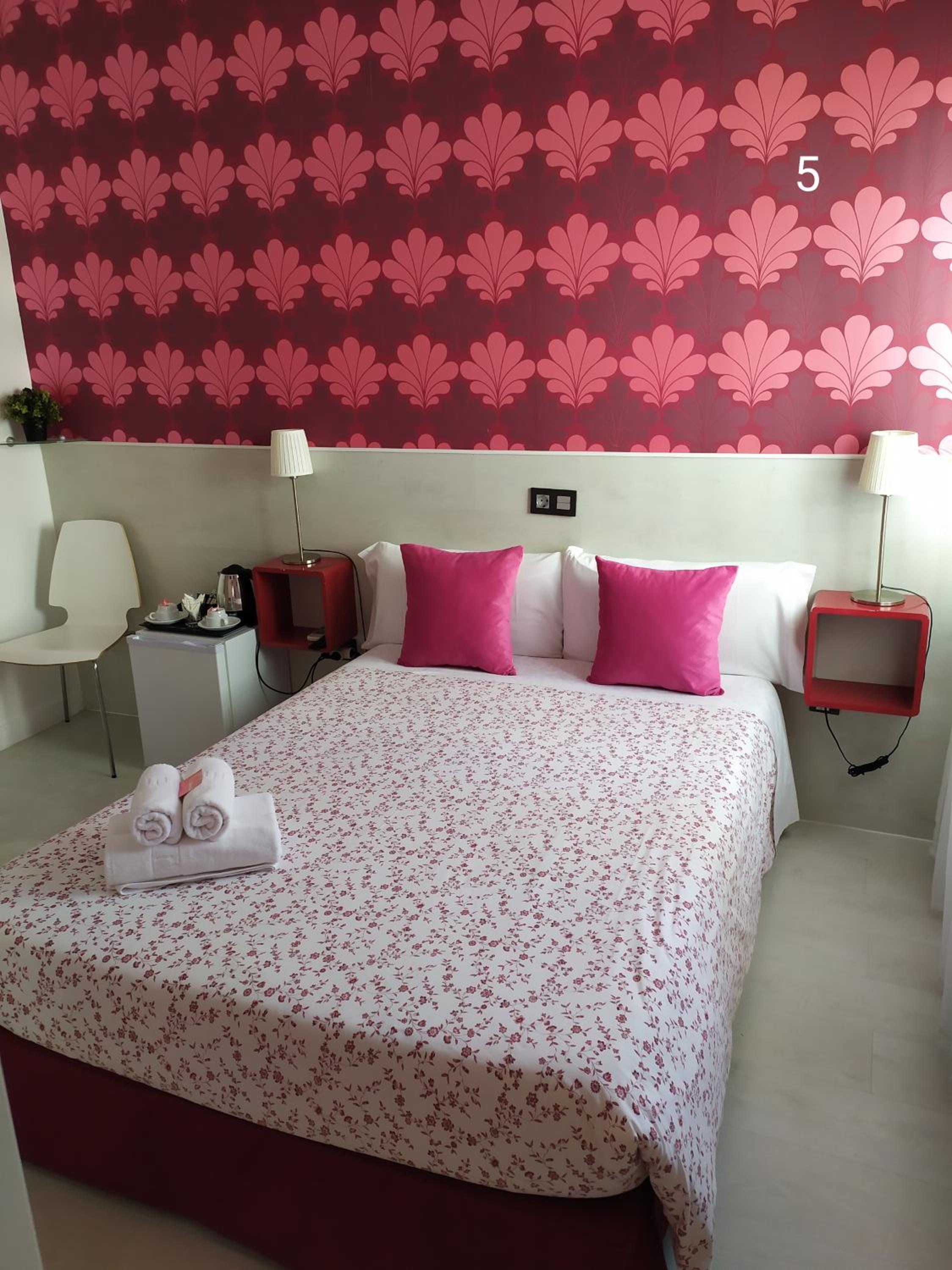 Double Room - Photo 2