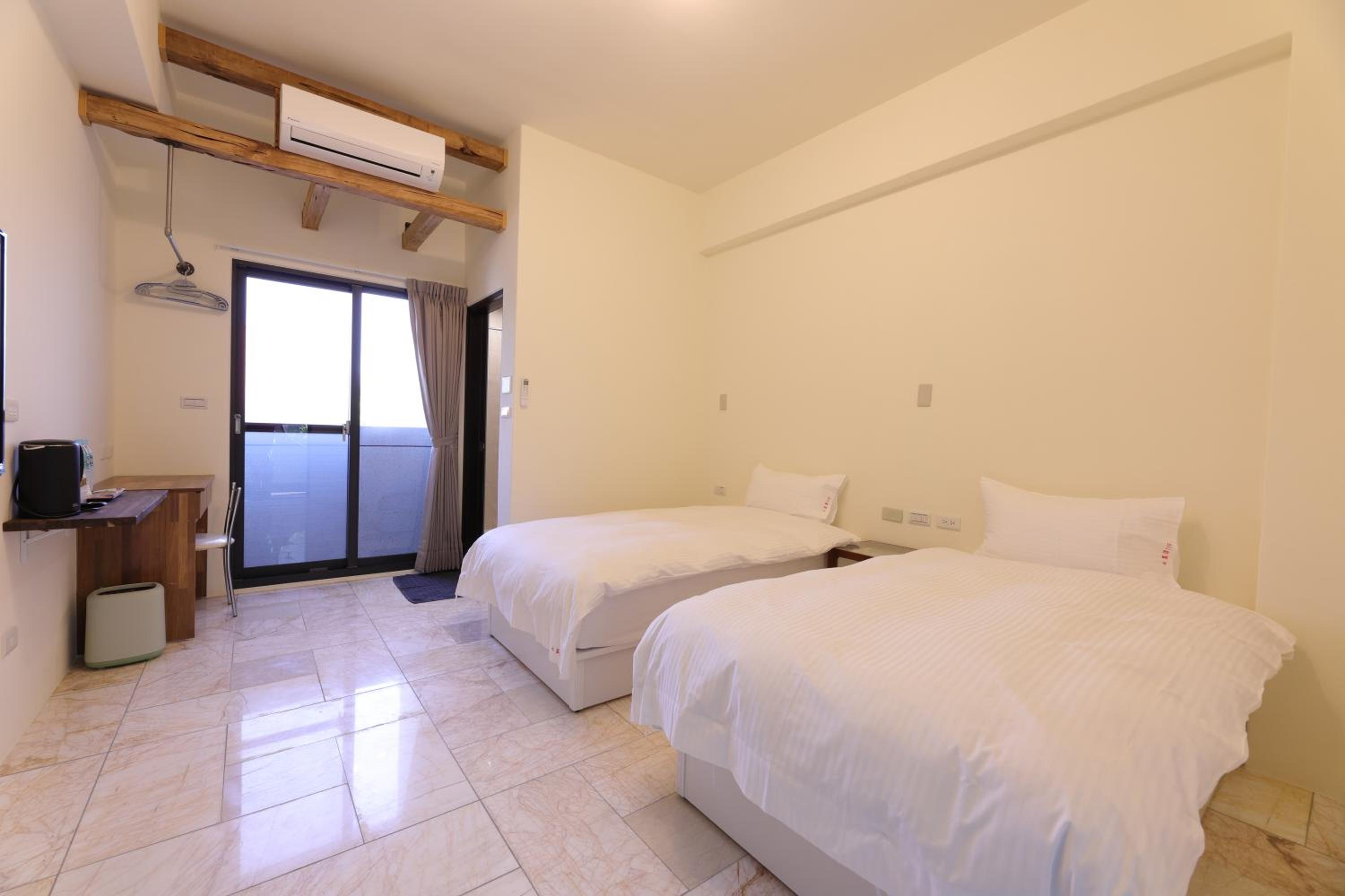 Double Twin Room with Balcony photo 1