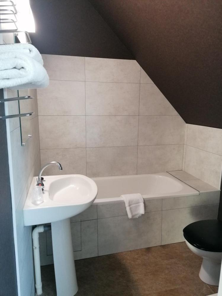 Double Room - Photo 6