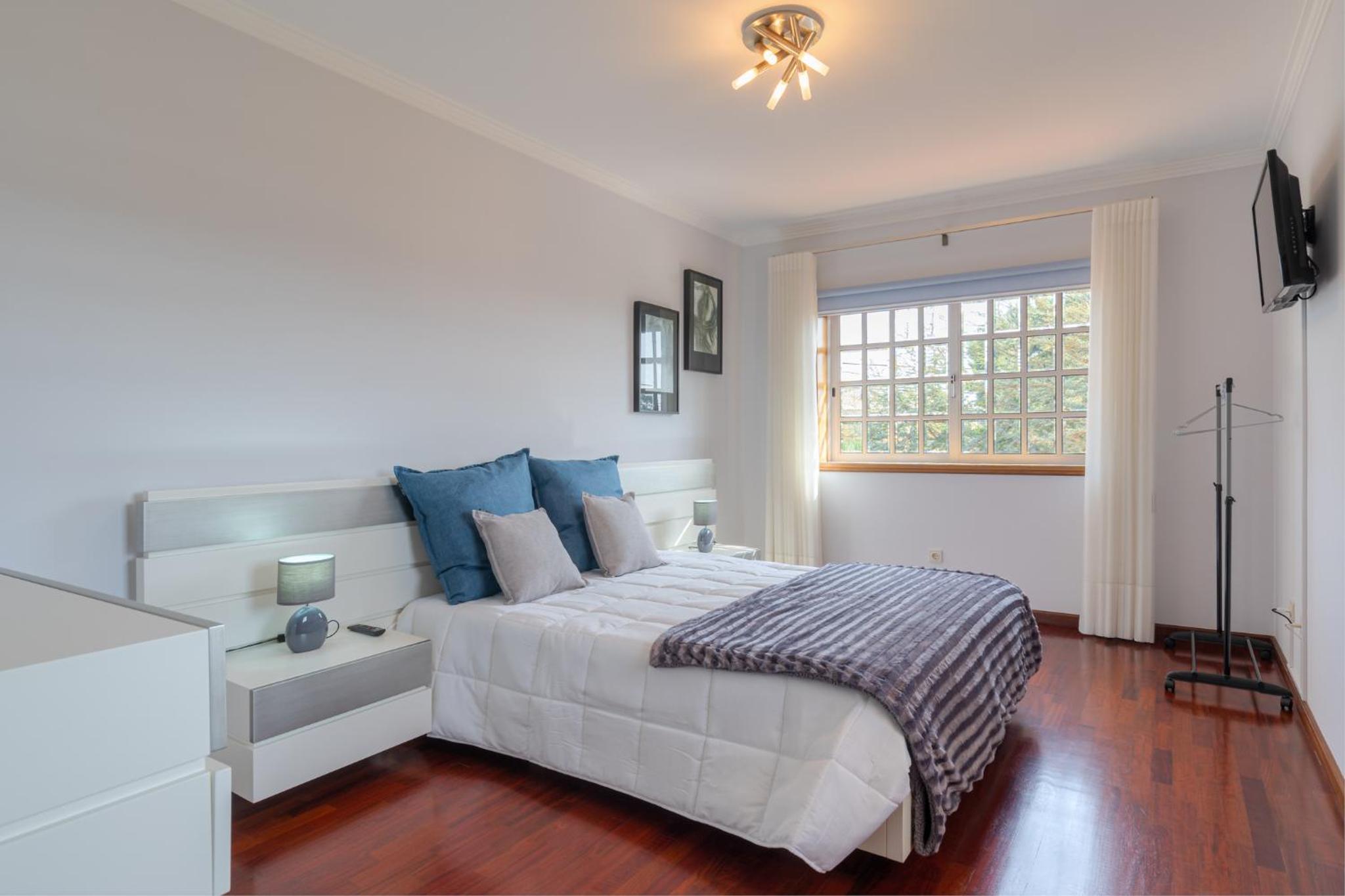 Four-Bedroom House photo 2