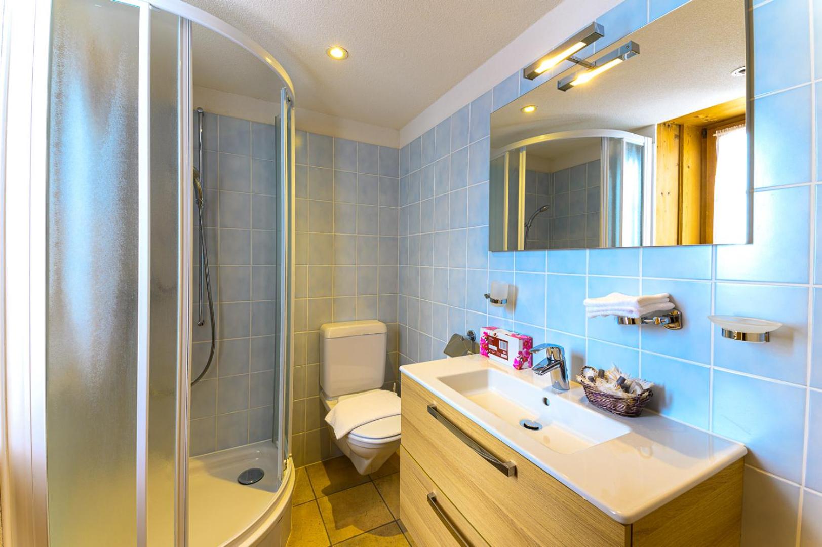 Double or Twin Room - Photo 5