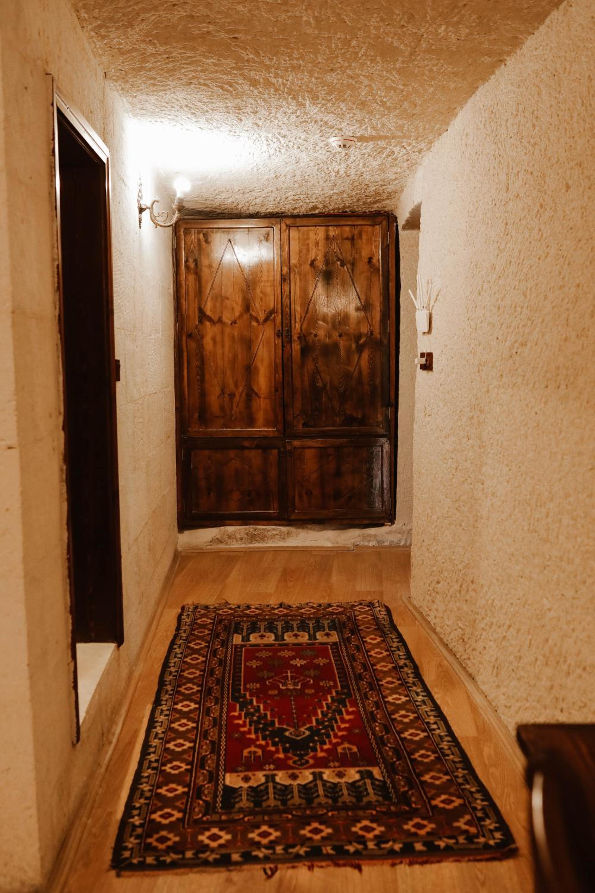 Standard Double Room - Photo 8