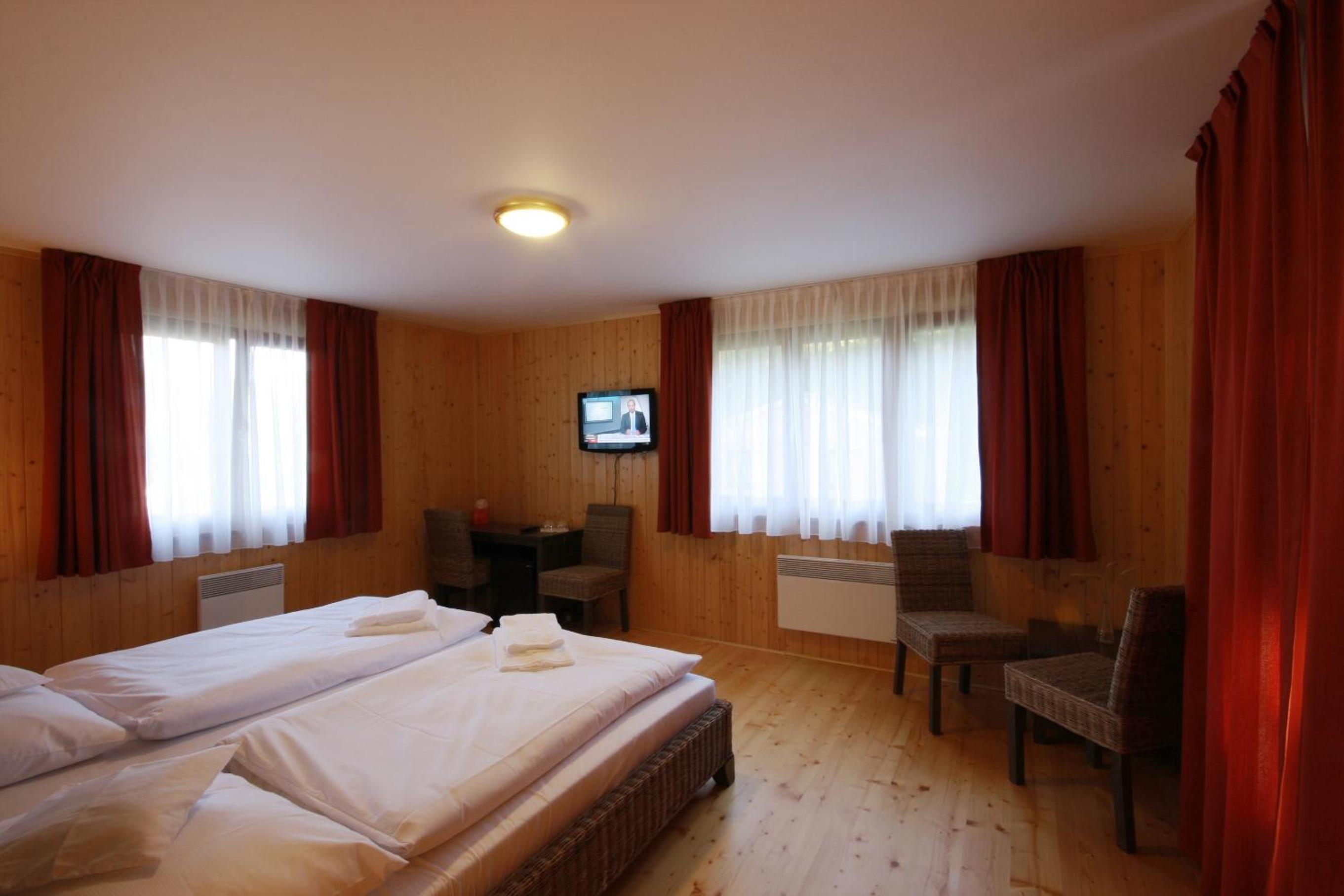 Chalet (4 Adults) - Photo 1