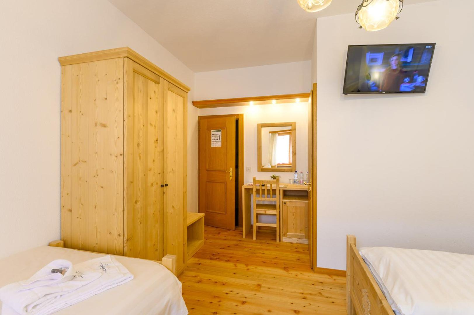 Classic Triple Room - Photo 9
