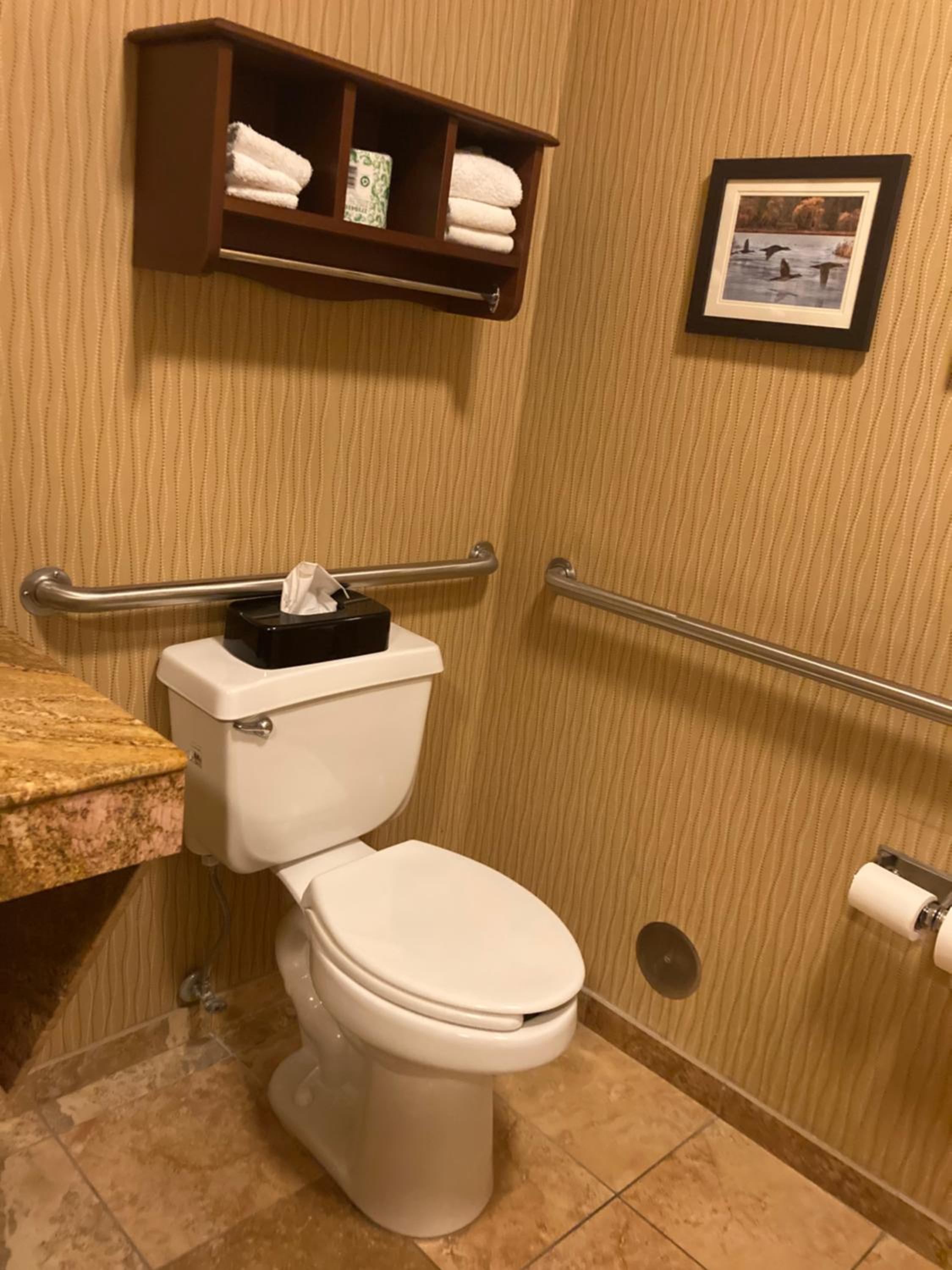 King Room with tub - Accessible/Non-Smoking photo 3