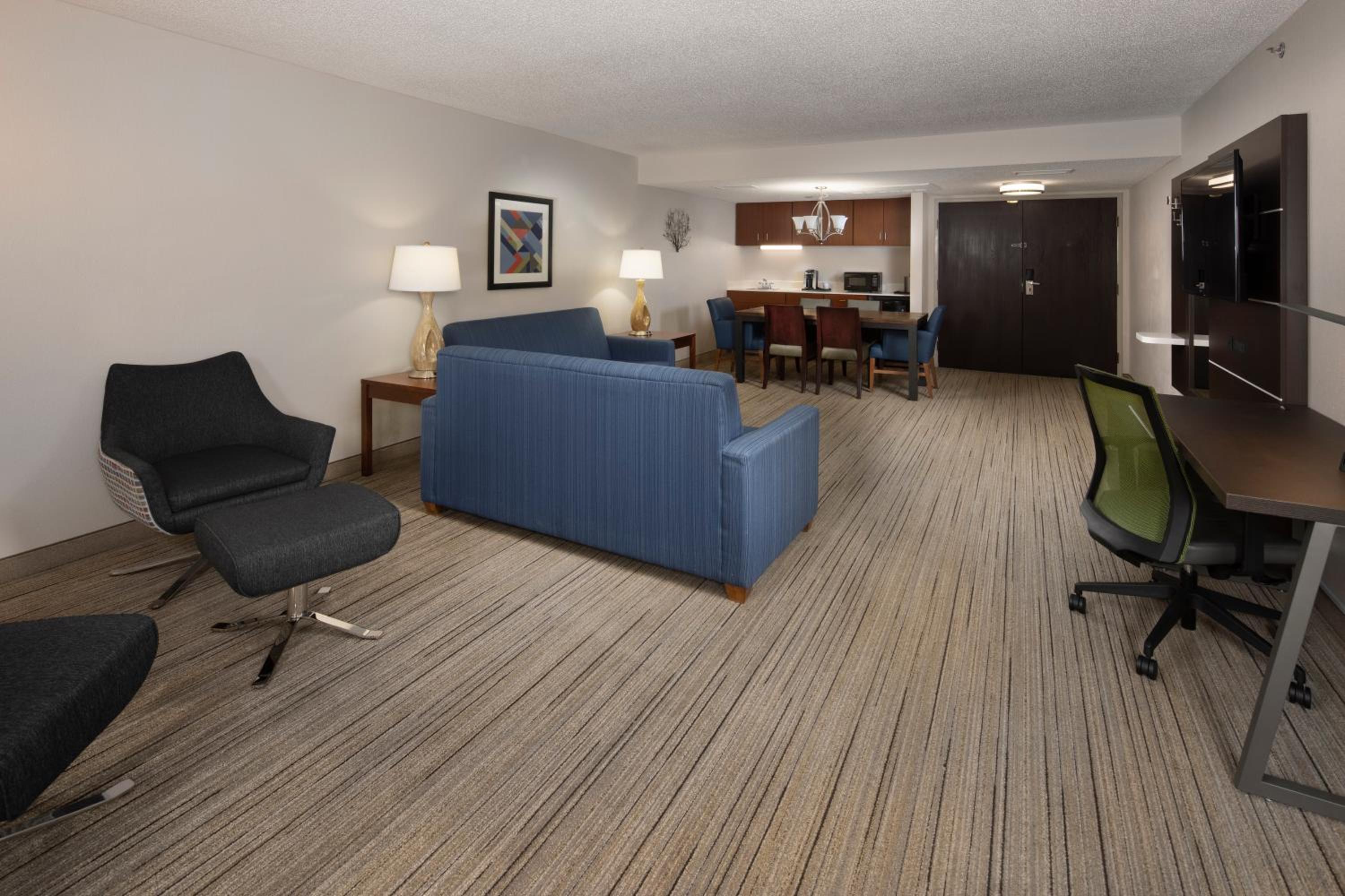 King Suite with Mountain View - Photo 2