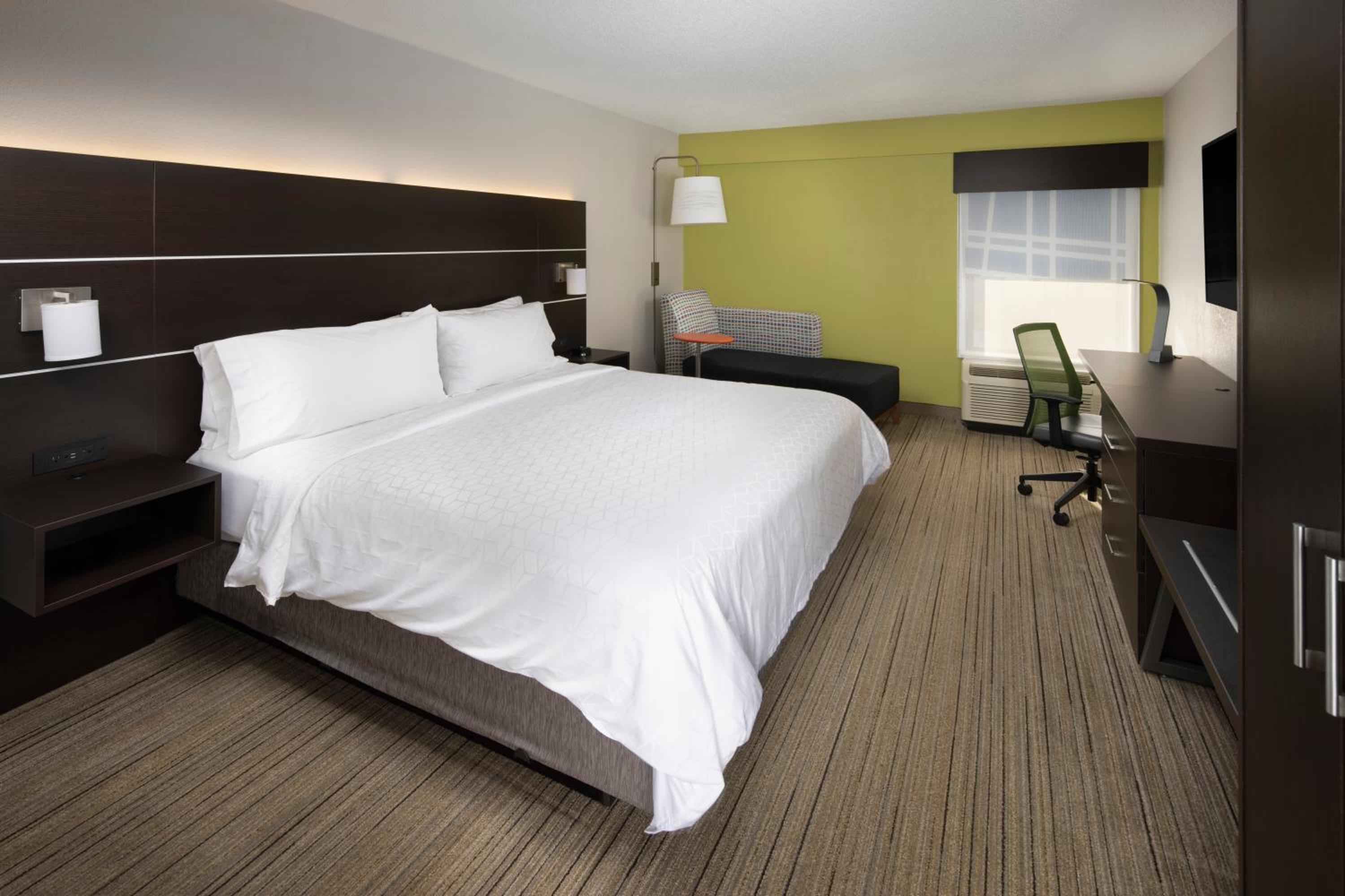 Standard King Room - Photo 3