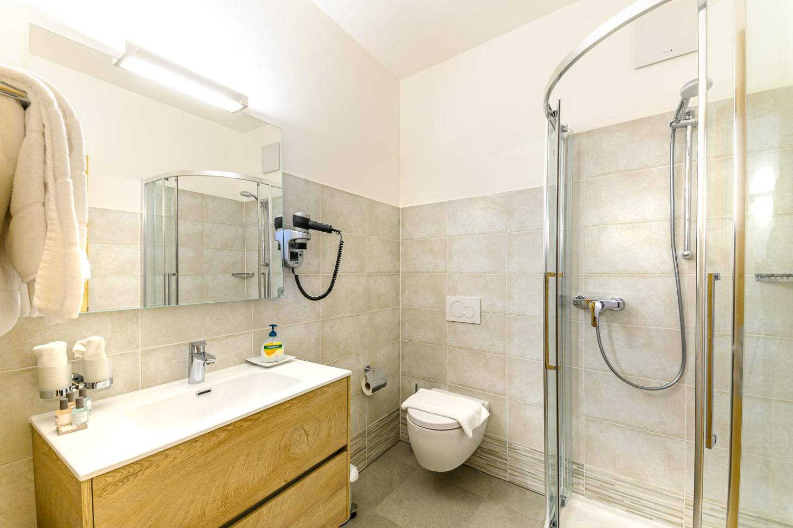 Superior Double or Twin Room - Photo 4