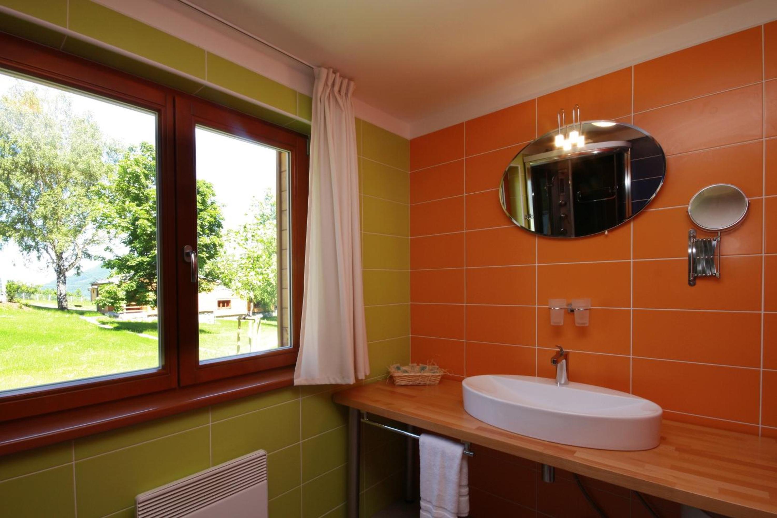 Chalet (4 Adults) - Photo 2