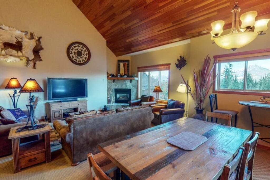 Three-Bedroom House photo 3