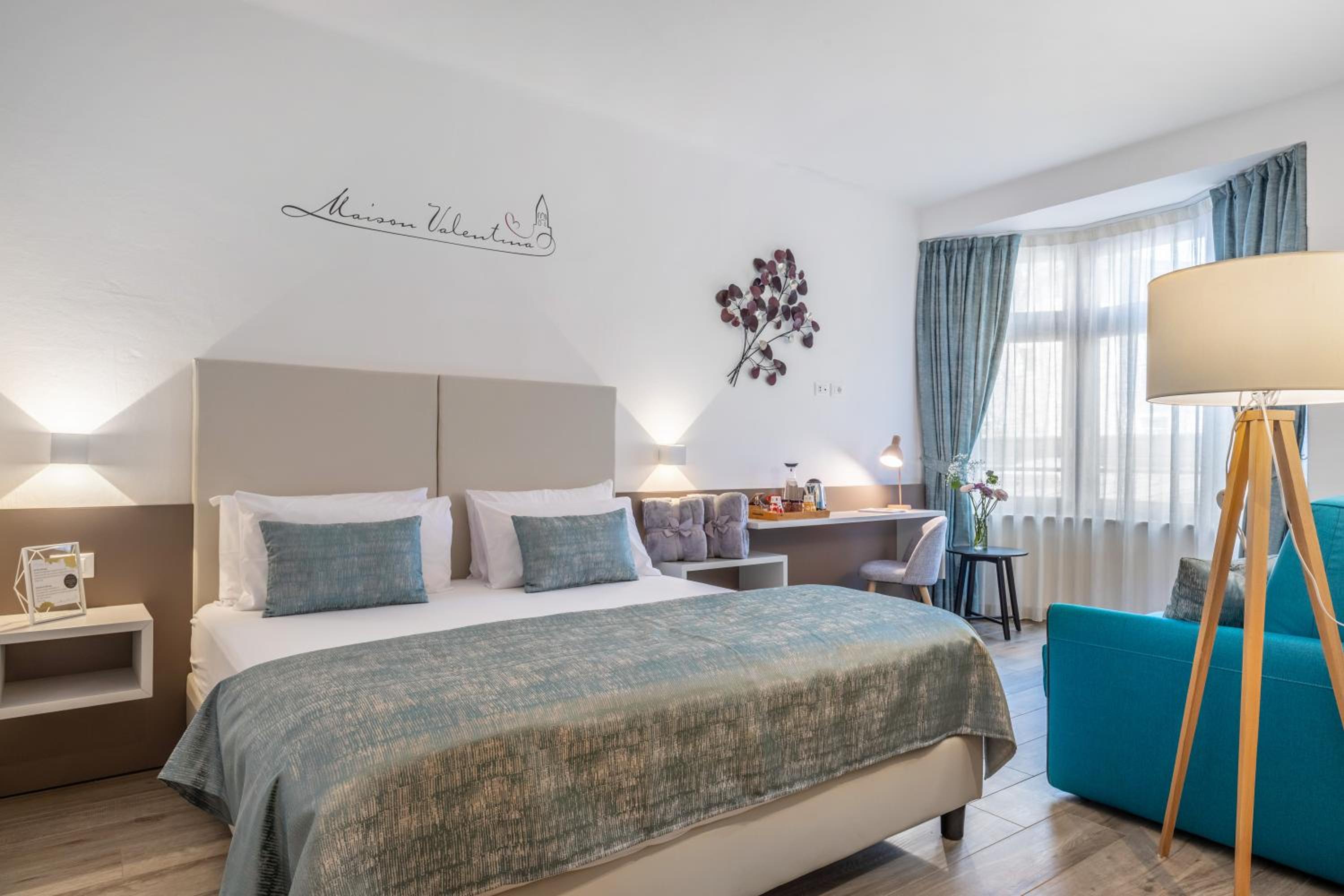 Deluxe Room - Photo 9
