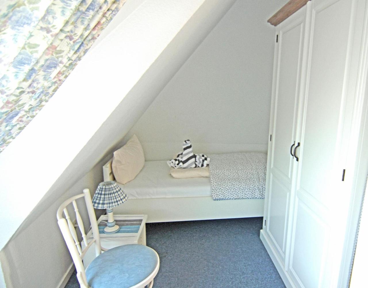 Apartment with Balcony - Photo 3