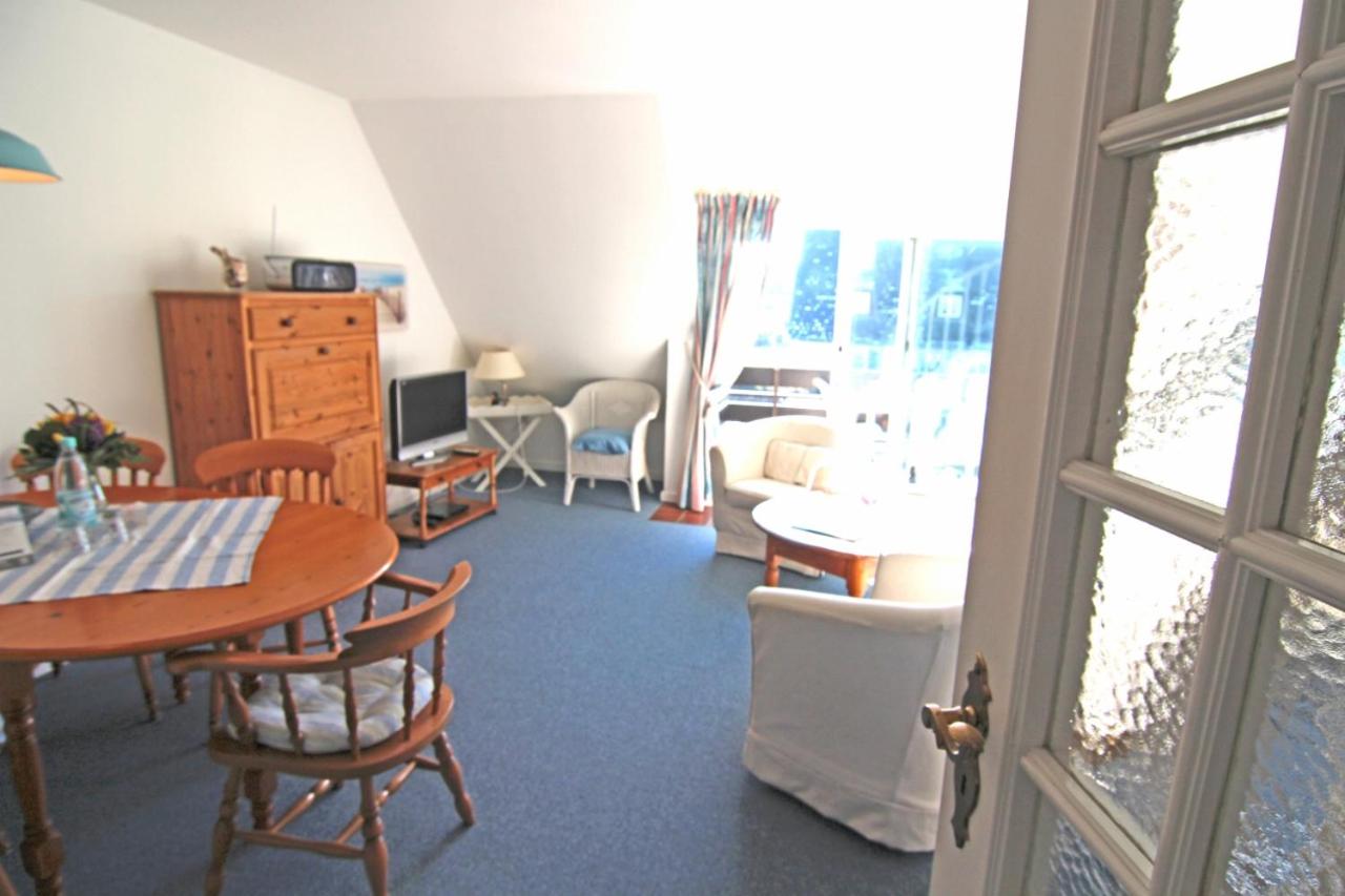 Apartment with Balcony - Photo 11