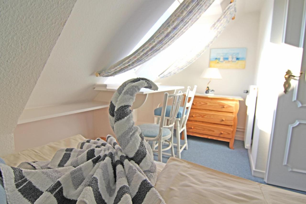 Apartment with Balcony - Photo 13
