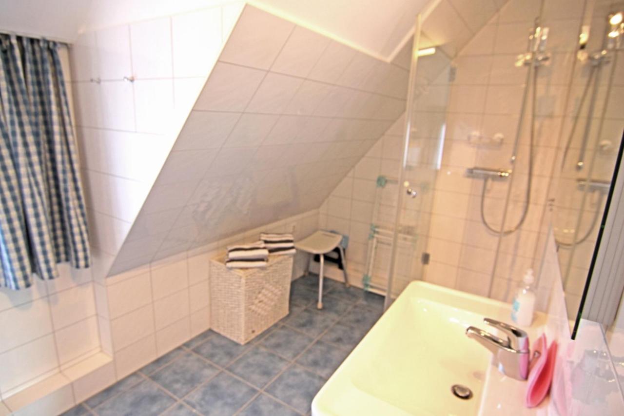 Apartment with Balcony - Photo 5