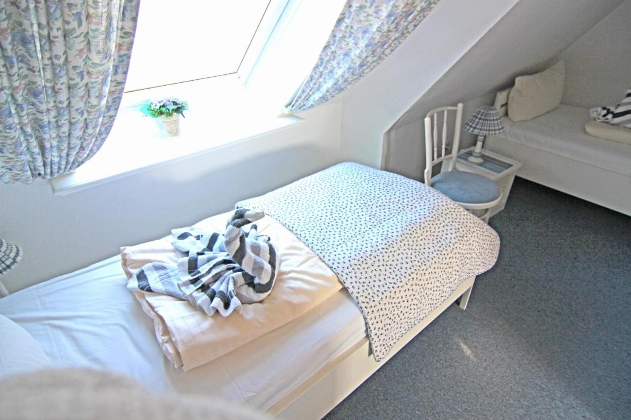 Apartment with Balcony - Photo 16