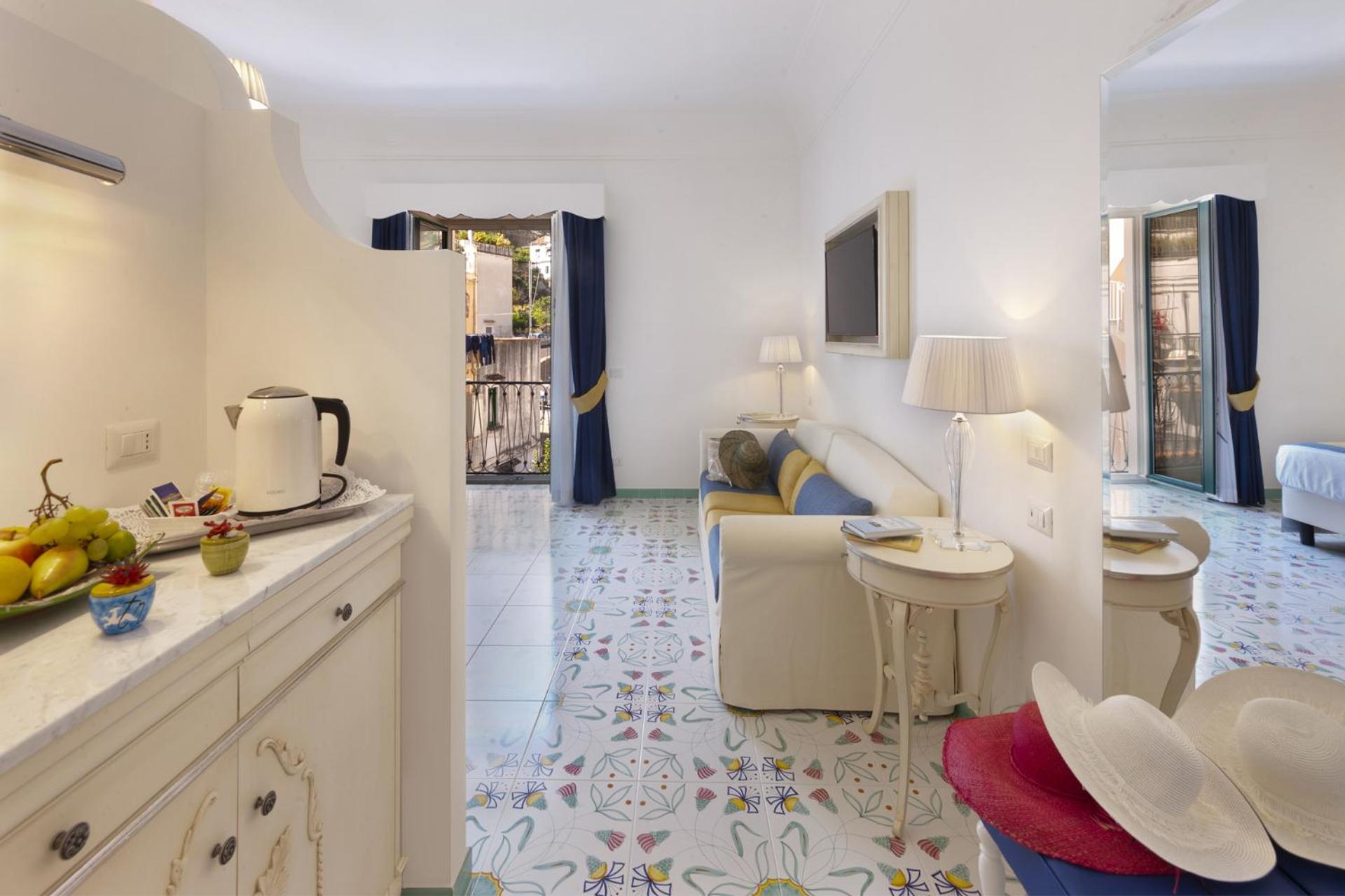 Family Room with Private Bathroom - Photo 9