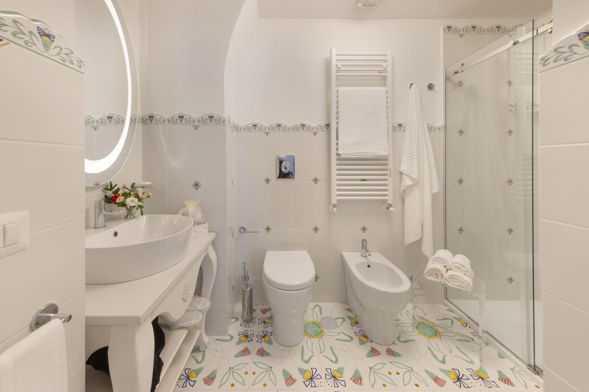 Family Room with Private Bathroom - Photo 10