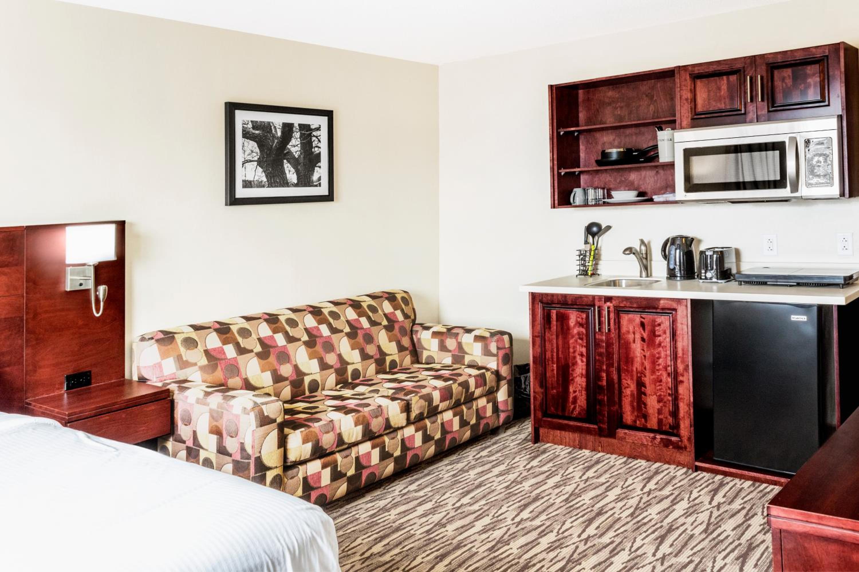 Deluxe Queen Room