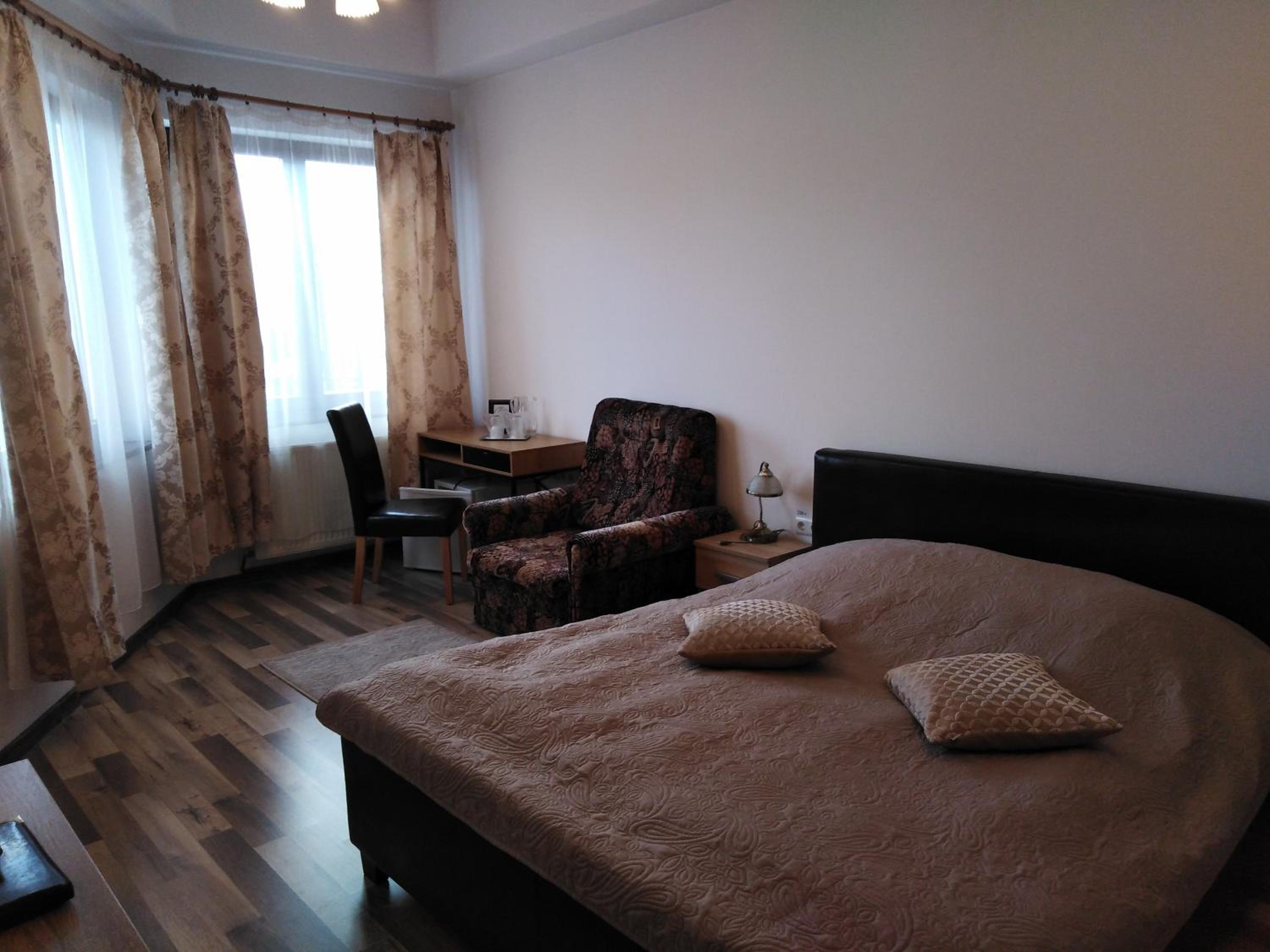Deluxe Double Room with Shower - Photo 1