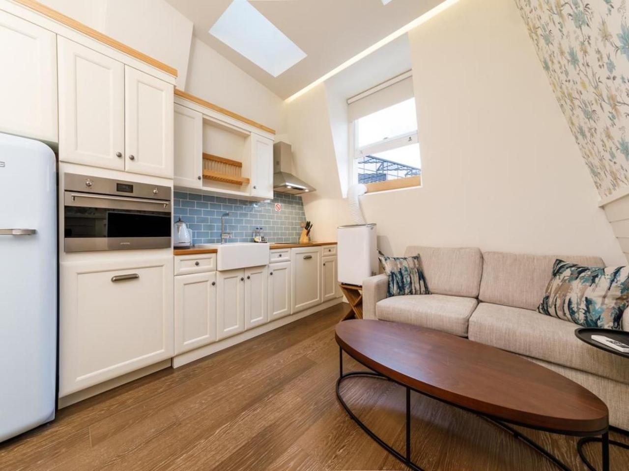 Studio Apartment photo 3