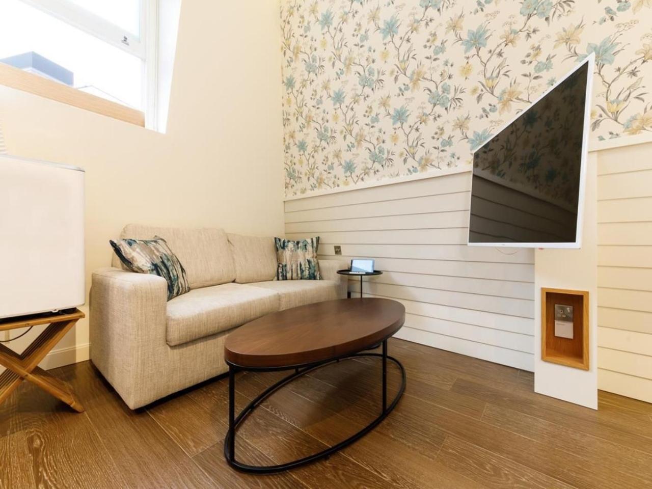 Studio Apartment photo 1