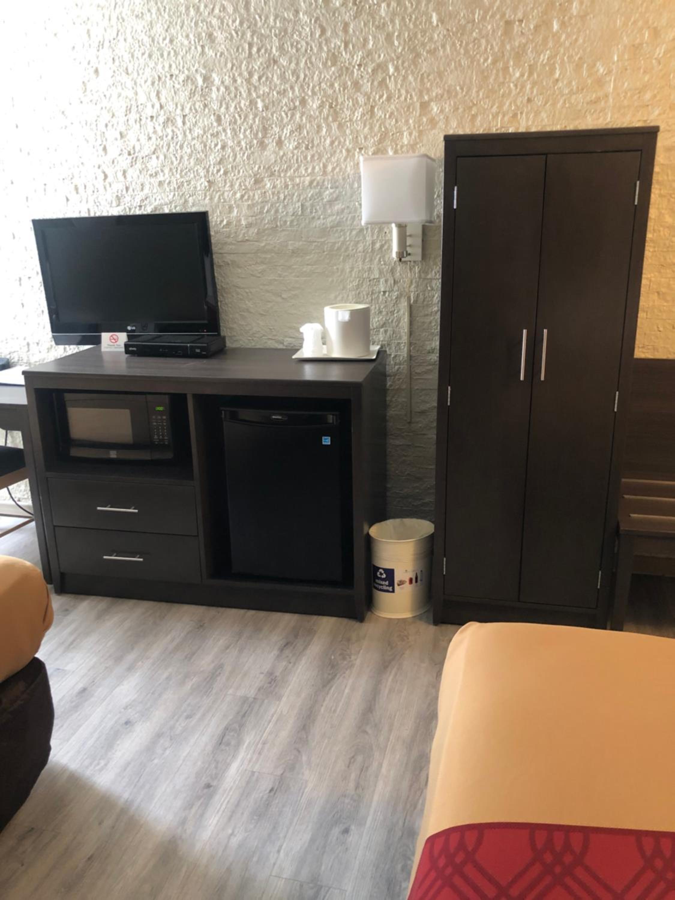 King Room - Accessible/Non-Smoking photo 2