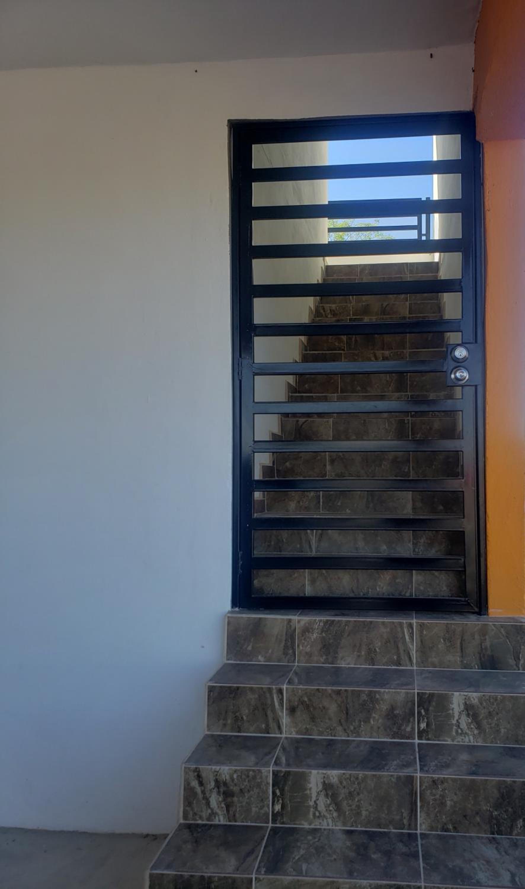 One-Bedroom Apartment - Photo 2